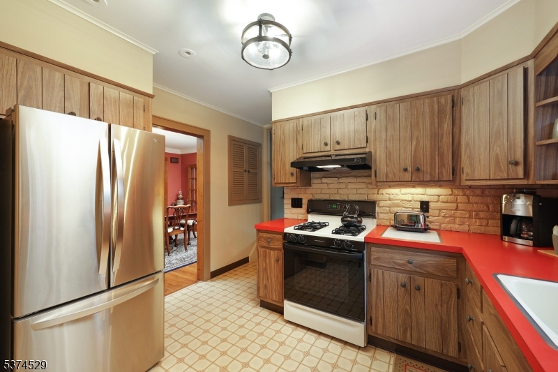 Westfield Town, New Jersey, 07090, United States, 3 Bedrooms Bedrooms, ,2 BathroomsBathrooms,Residential,For Sale,1940916