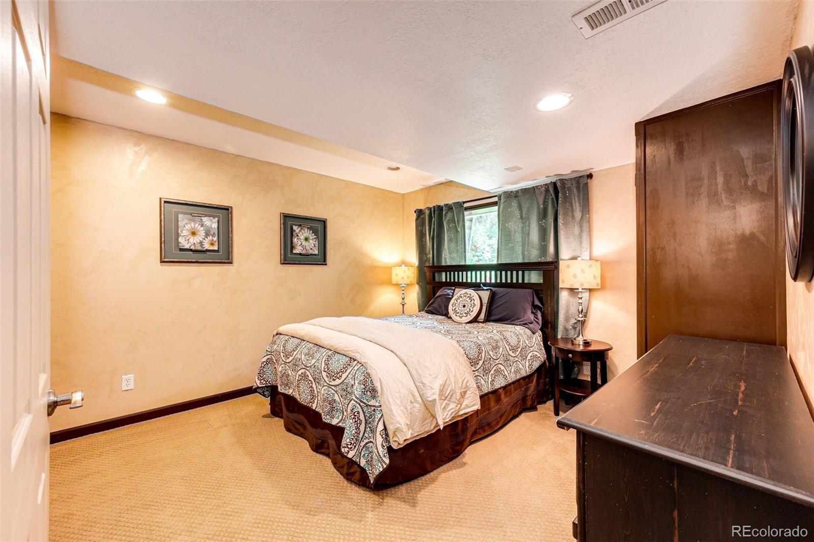Aurora, Colorado, 80016, United States, 5 Bedrooms Bedrooms, ,3 BathroomsBathrooms,Residential,For Sale,1890934