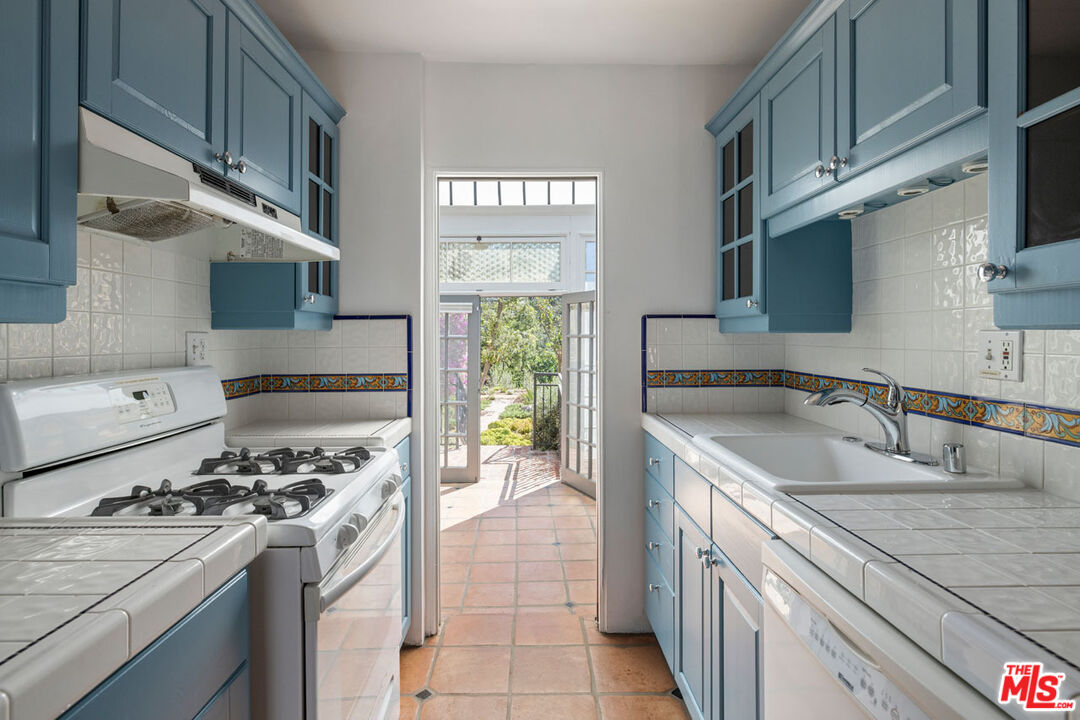 Los Angeles, California, 90065, United States, 5 Bedrooms Bedrooms, ,5 BathroomsBathrooms,Residential,For Sale,1987720