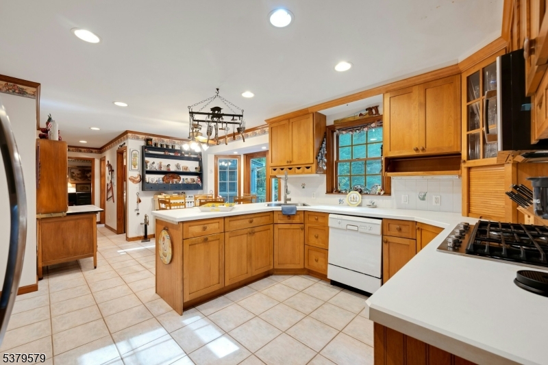 Randolph Twp., New Jersey, 07869, United States, 4 Bedrooms Bedrooms, ,3 BathroomsBathrooms,Residential,For Sale,1925616