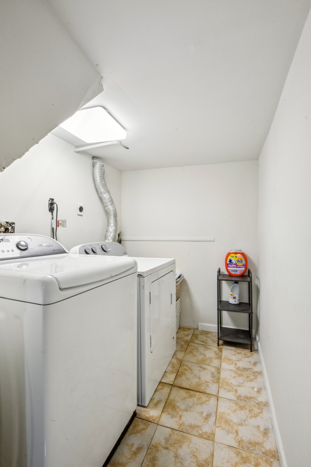 Bloomfield Twp., New Jersey, 07003, United States, 4 Bedrooms Bedrooms, ,3 BathroomsBathrooms,Residential,For Sale,1983850