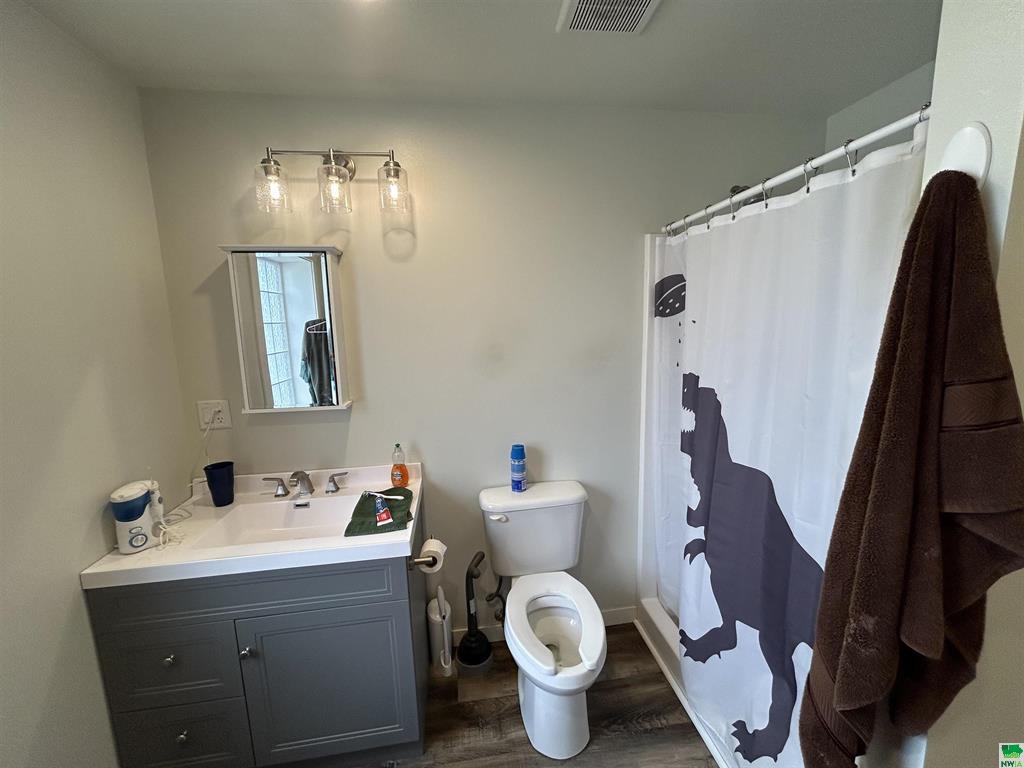 Truesdale, Iowa, 50592, United States, 5 Bedrooms Bedrooms, ,2 BathroomsBathrooms,Residential,For Sale,1976880