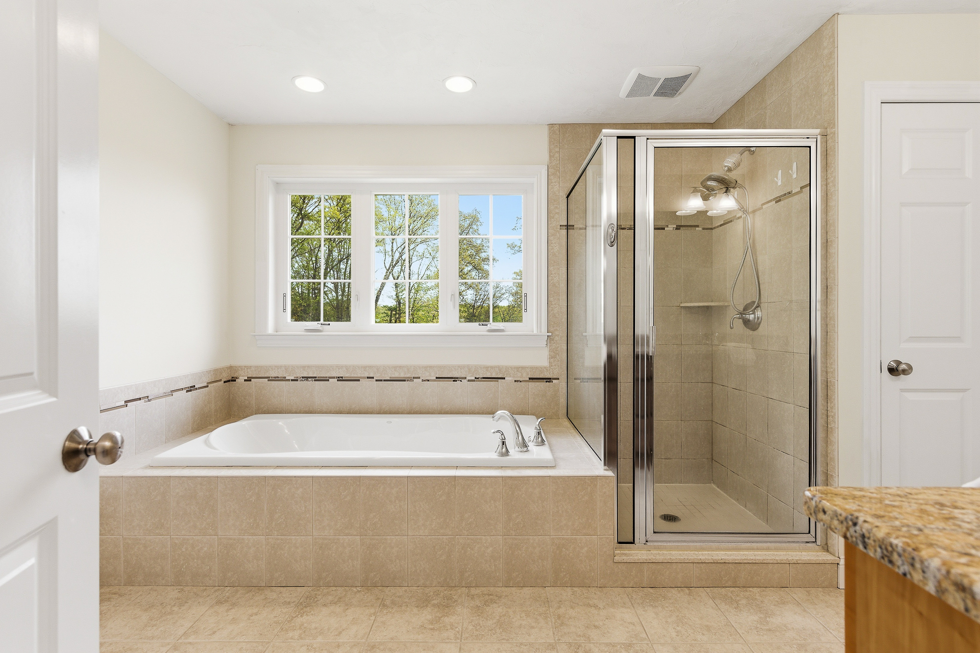  8 Victoria Circle, Shrewsbury, MA 01545 - 物件實景