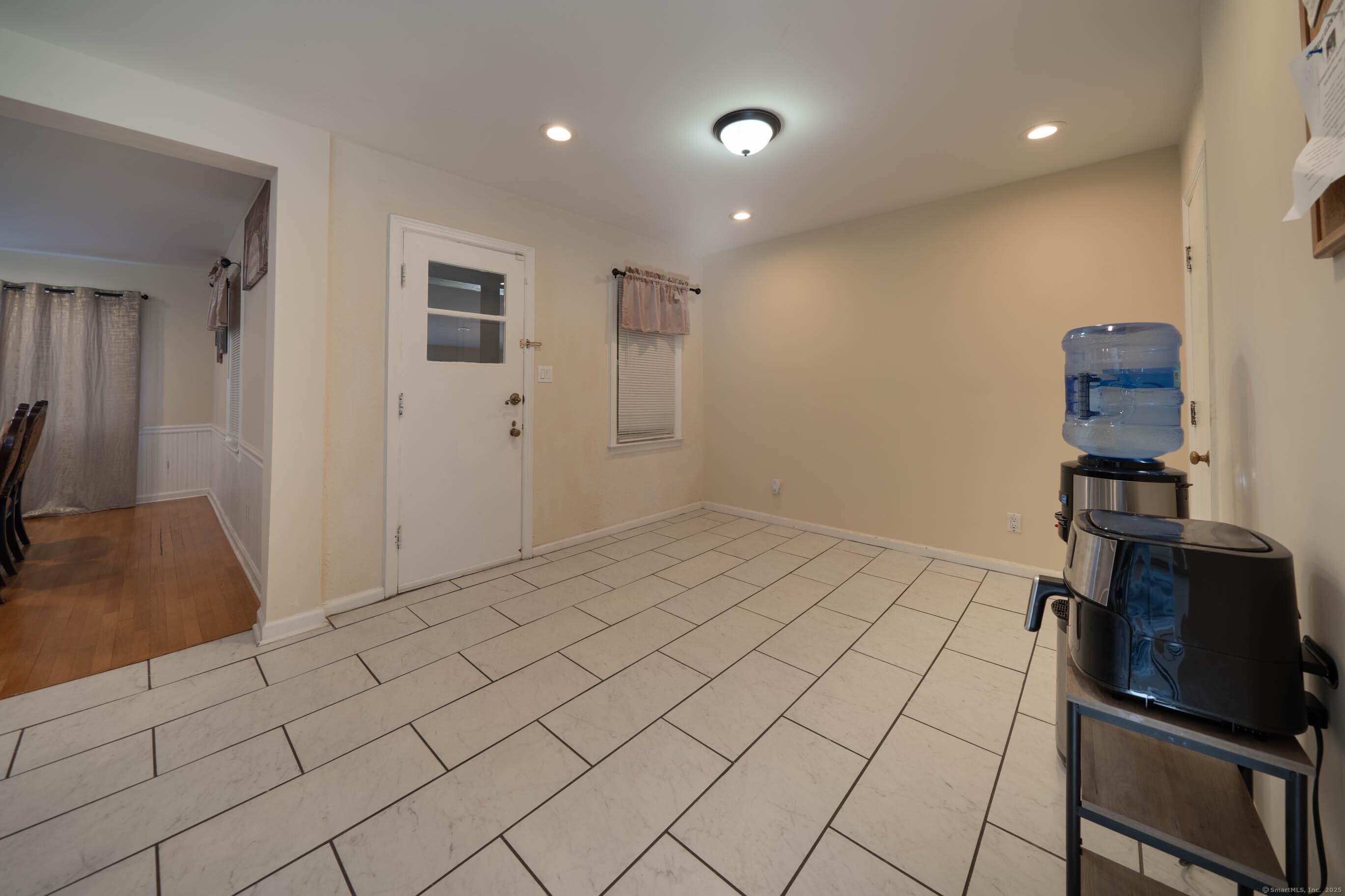 Hamden, Connecticut, 06517, United States, 4 Bedrooms Bedrooms, ,4 BathroomsBathrooms,Residential,For Sale,1982010