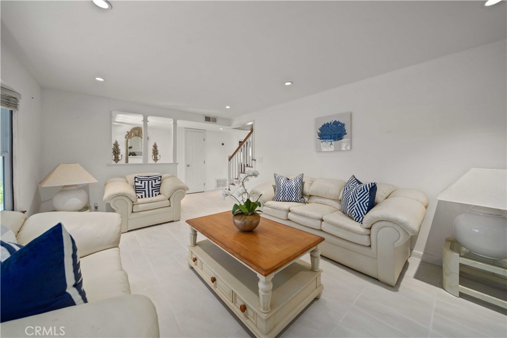 Newhall, California, 91321, United States, 5 Bedrooms Bedrooms, ,4 BathroomsBathrooms,Residential,For Sale,1940368