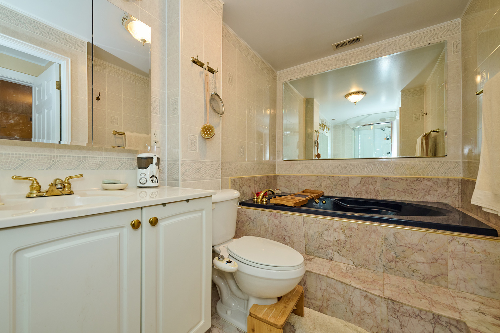 Arlington Heights, Illinois, 60004, United States, 5 Bedrooms Bedrooms, ,3 BathroomsBathrooms,Residential,For Sale,1947256