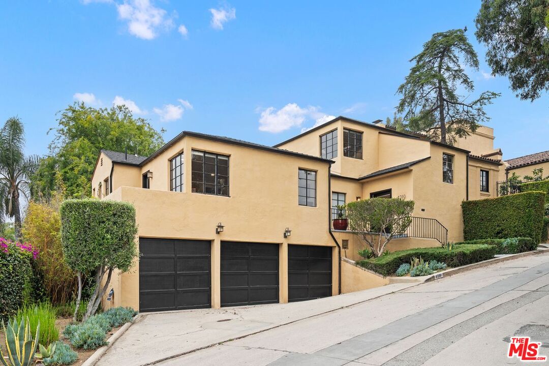 Los Angeles, California, 90027, United States, 4 Bedrooms Bedrooms, ,4 BathroomsBathrooms,Residential,For Sale,1898914