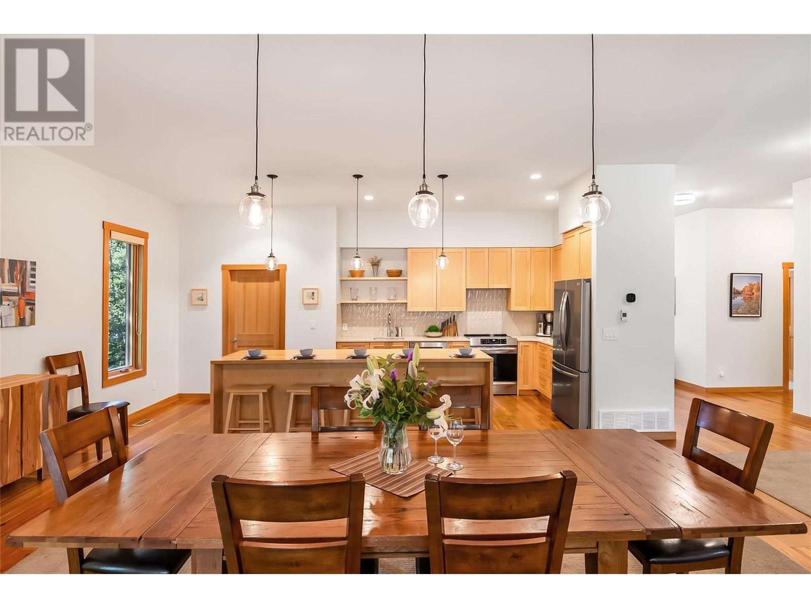 REVELSTOKE, British Columbia, V0E 2S3, CA, 6 Bedrooms Bedrooms, ,4 BathroomsBathrooms,Residential,For Sale,1912503