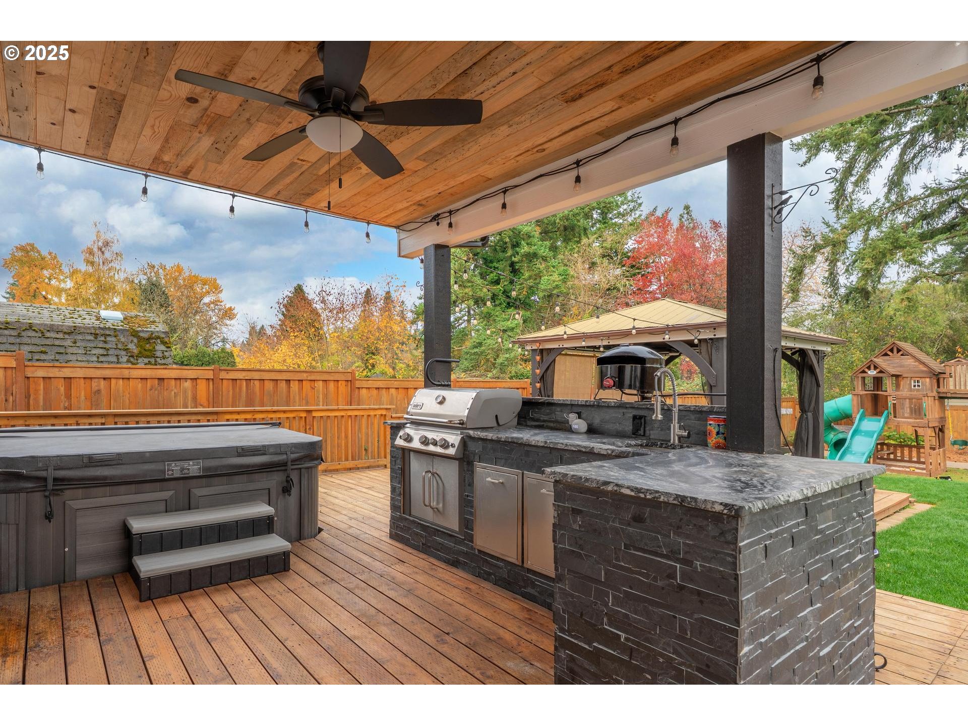 Portland, Oregon, 97223, United States, 4 Bedrooms Bedrooms, ,3 BathroomsBathrooms,Residential,For Sale,1991848