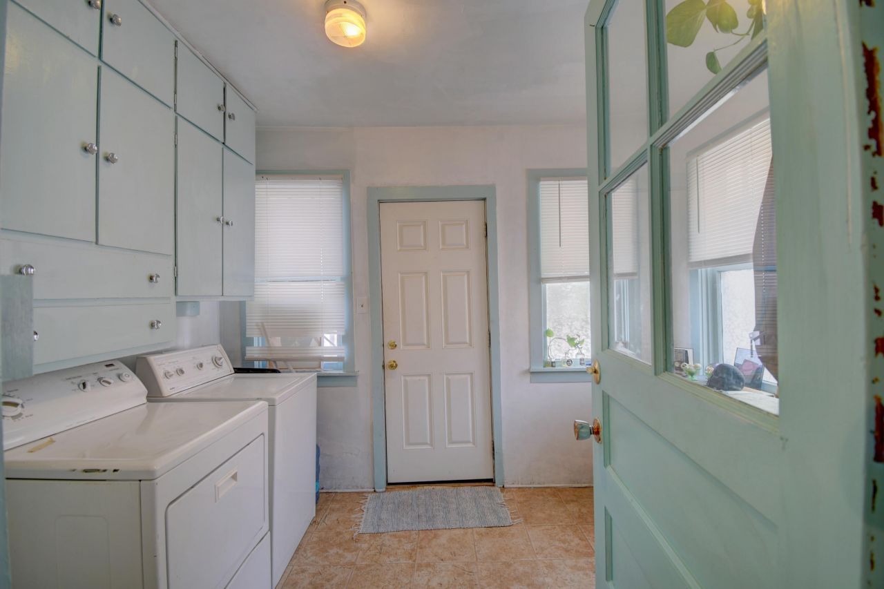 Albuquerque, New Mexico, 87106, United States, 2 Bedrooms Bedrooms, ,Residential,For Sale,1964025