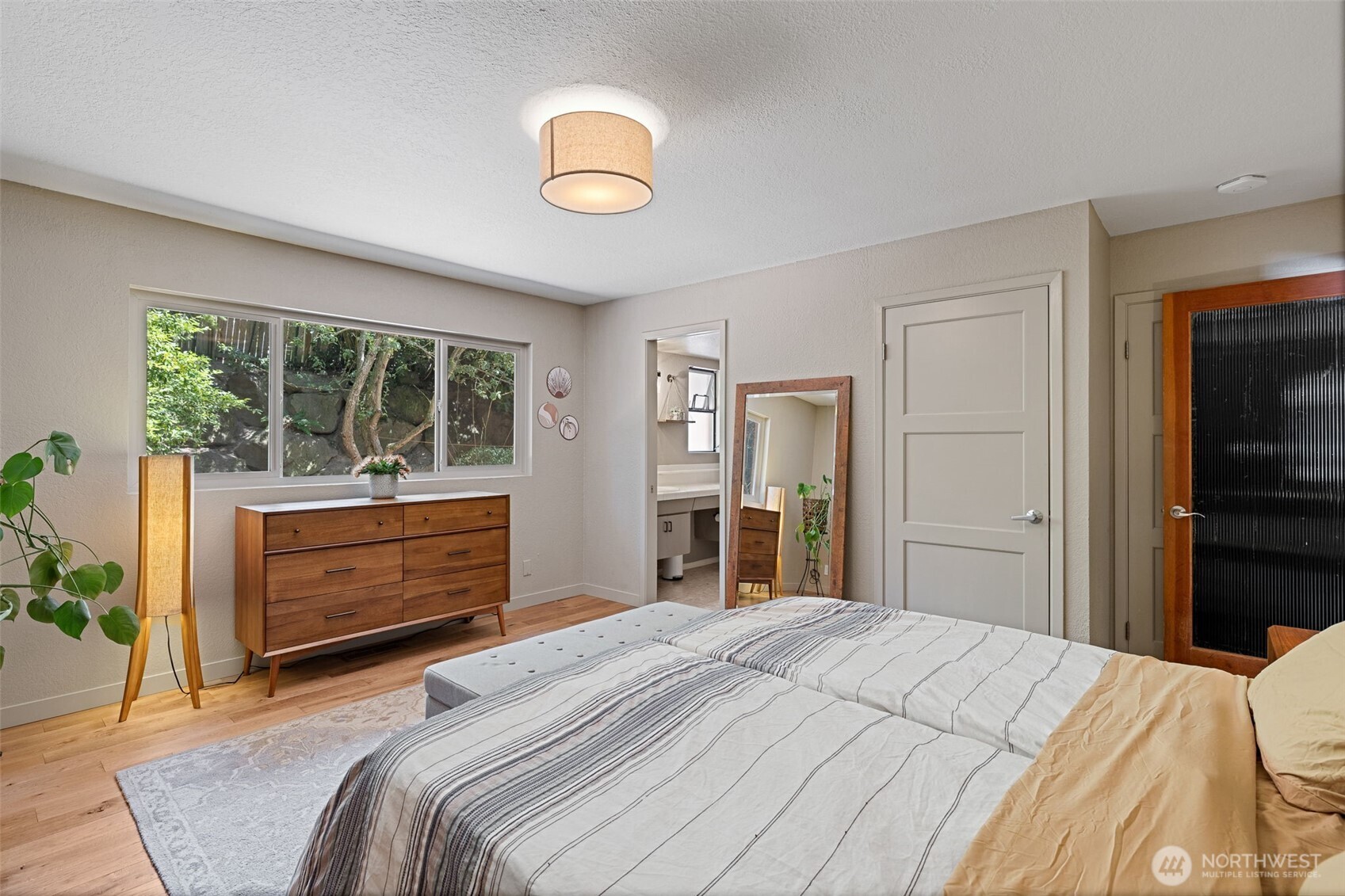 Seattle, Washington, 98117, United States, 4 Bedrooms Bedrooms, ,2 BathroomsBathrooms,Residential,For Sale,1846513