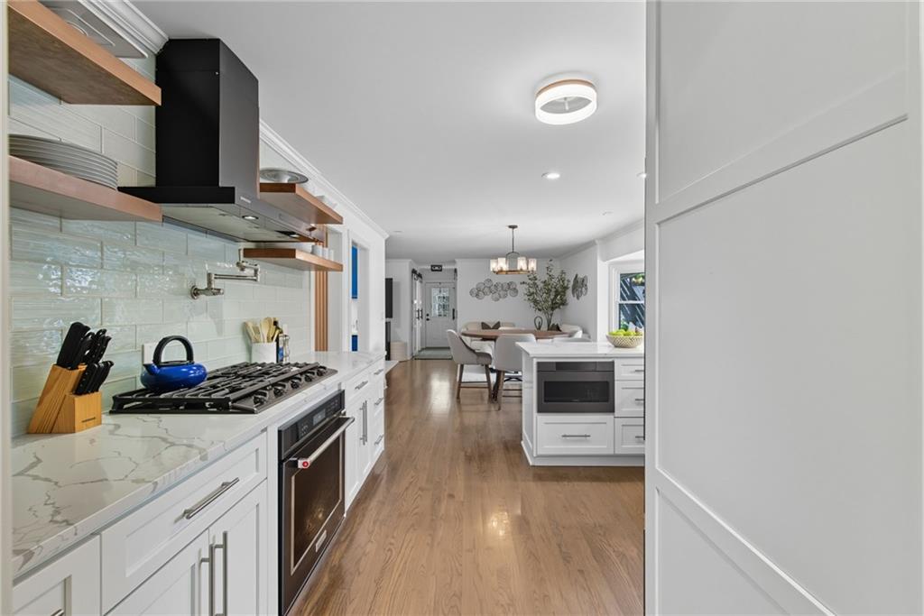 Alpharetta, Georgia, 30005, United States, 4 Bedrooms Bedrooms, ,6 BathroomsBathrooms,Residential,For Sale,1983404