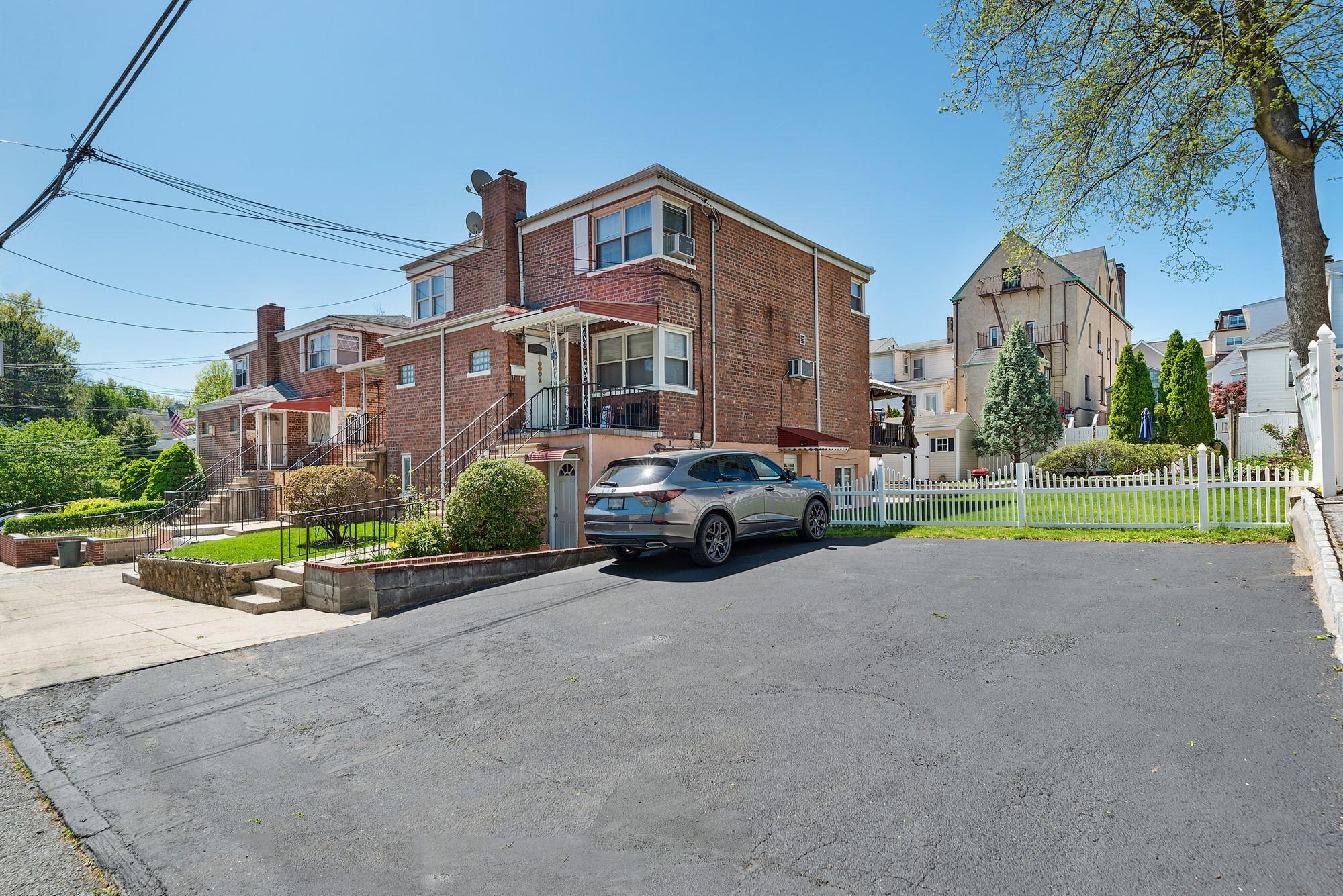 Yonkers, New York, 10704, United States, 3 Bedrooms Bedrooms, ,3 BathroomsBathrooms,Residential,For Sale,1796688