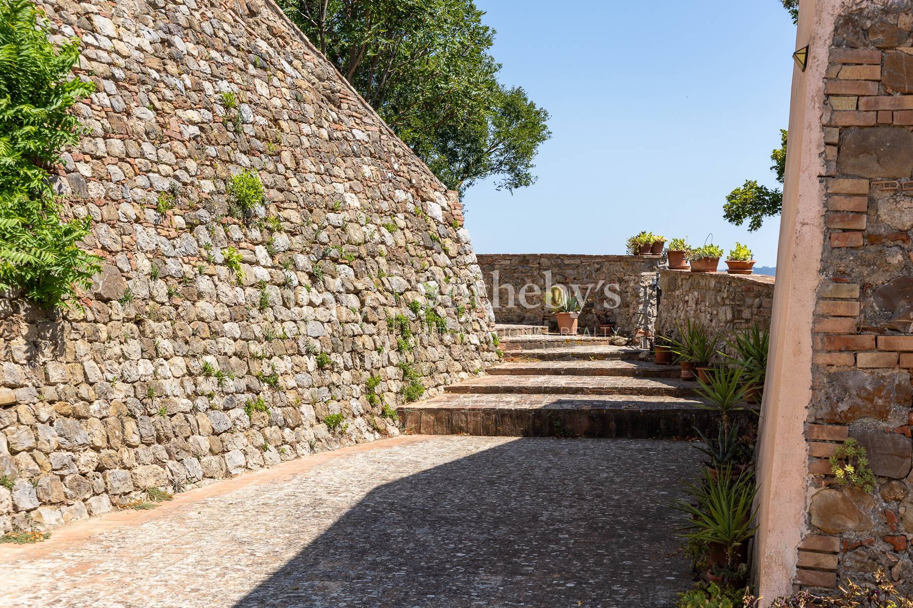  Castle with Approved Restoration Project near Montalcino - 物件實景