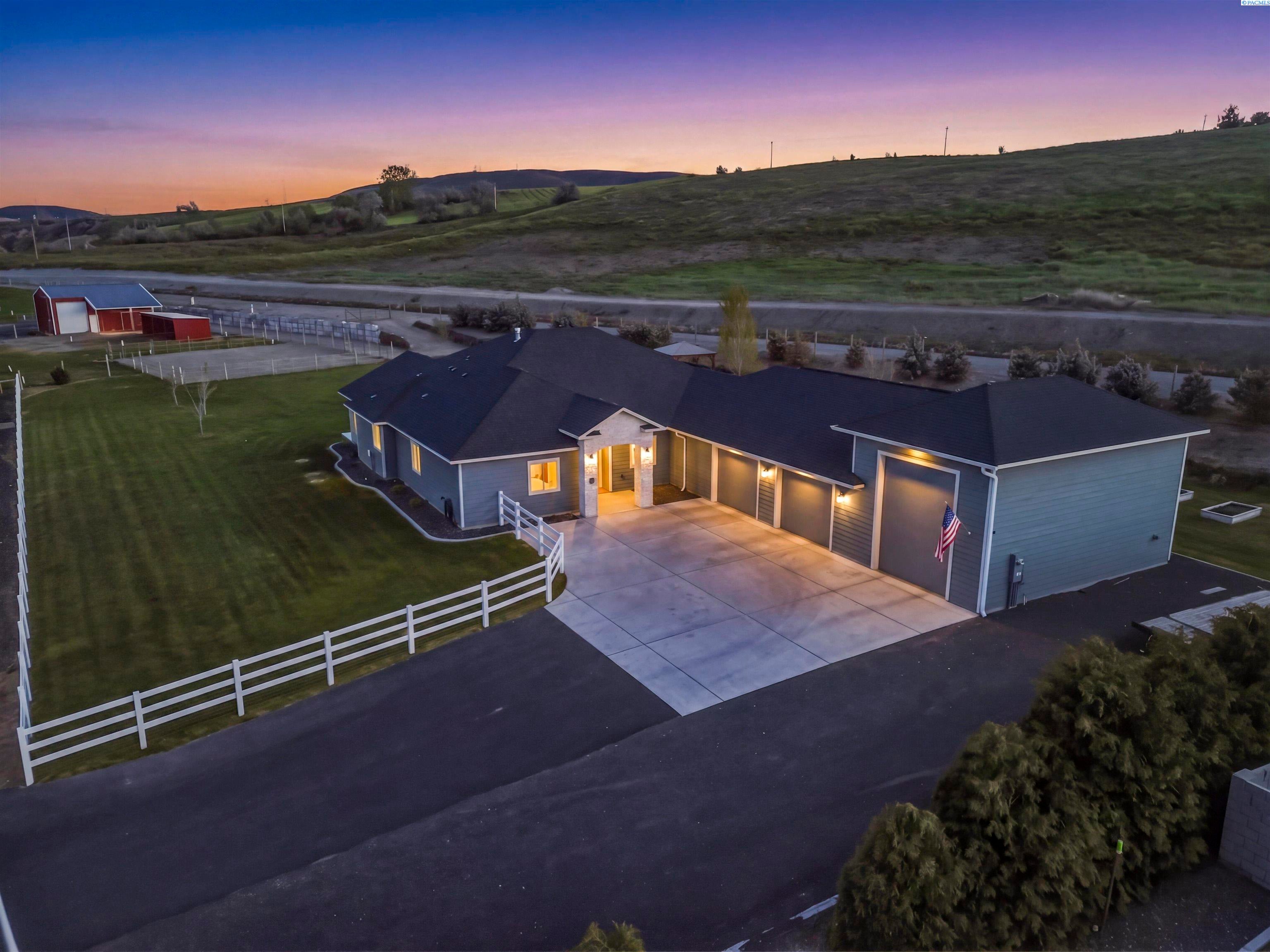 West Richland, Washington, 99353, United States, 3 Bedrooms Bedrooms, ,3 BathroomsBathrooms,Residential,For Sale,2038482