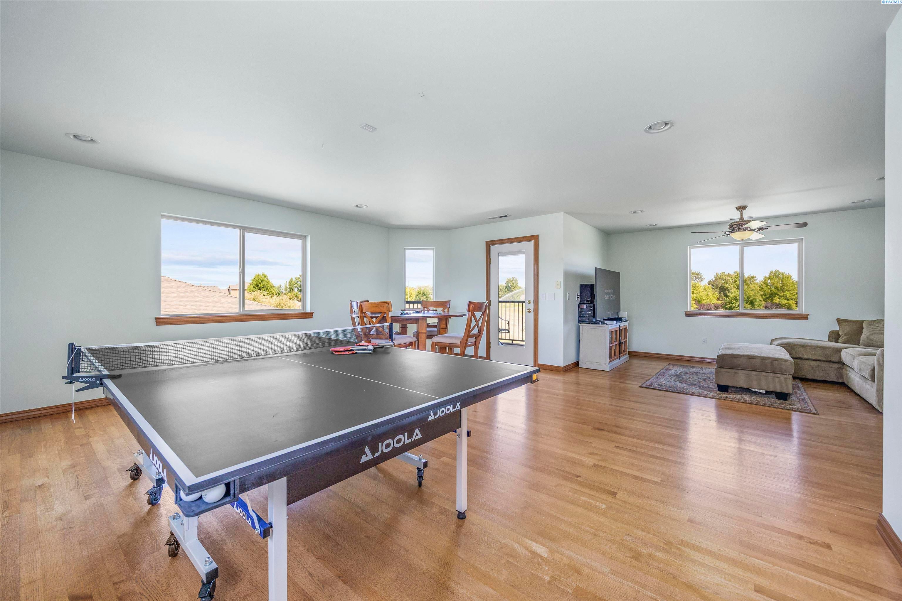 Richland, Washington, 99354, United States, 4 Bedrooms Bedrooms, ,3 BathroomsBathrooms,Residential,For Sale,1998079