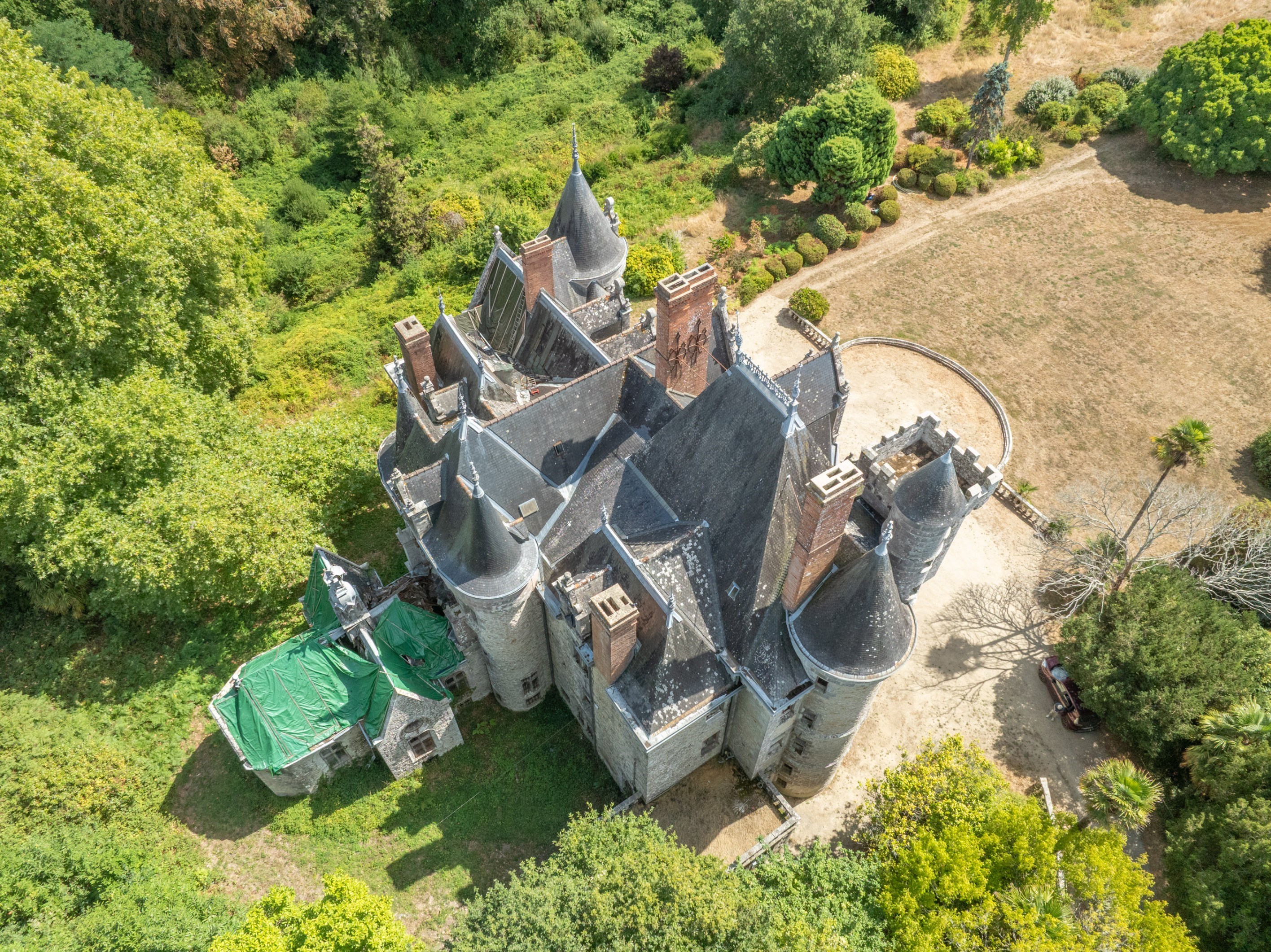  Near Quimper ; Magnificent castle to renovated in river bank; - 物件實景
