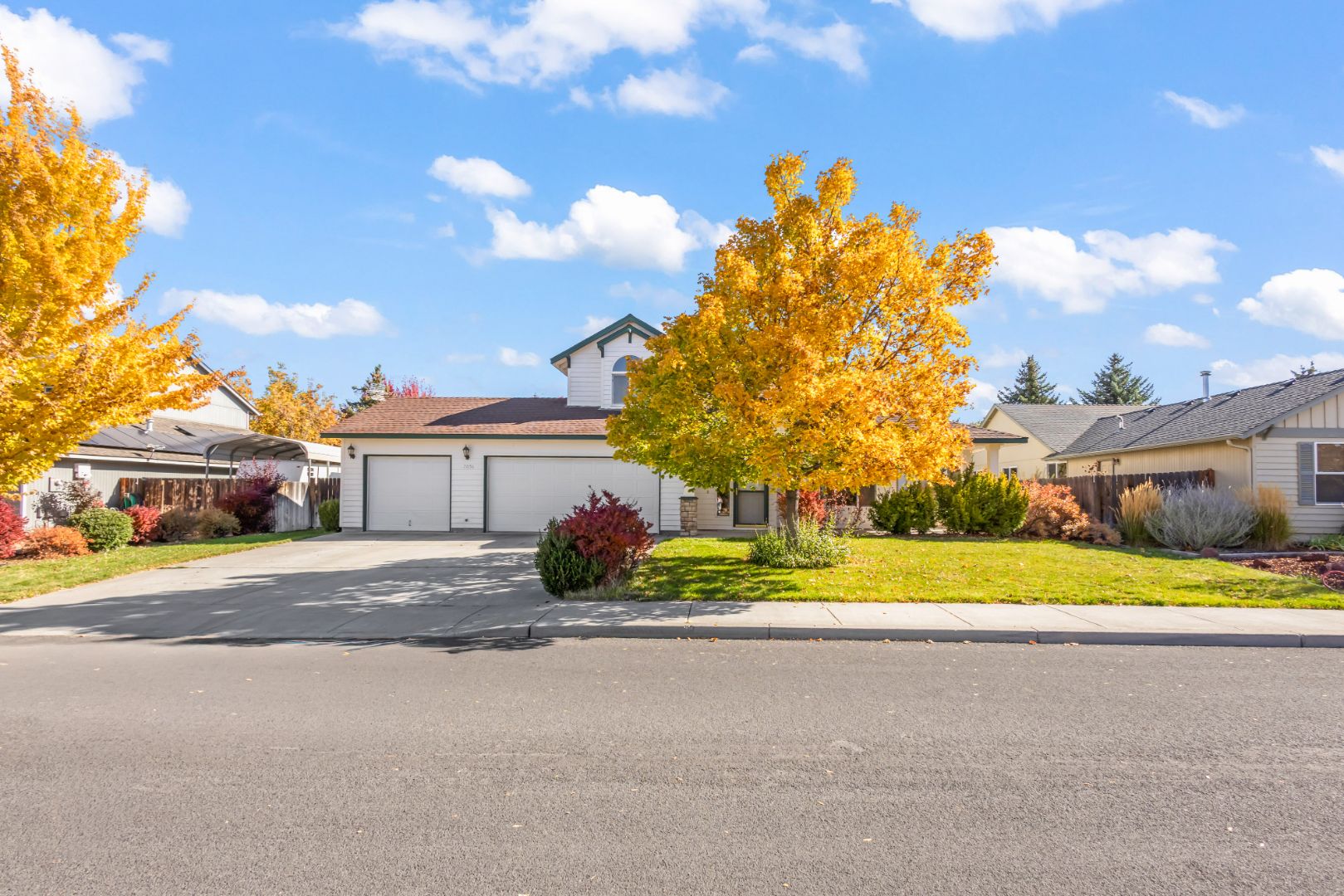 Redmond, Oregon, 97756, United States, 3 Bedrooms Bedrooms, ,3 BathroomsBathrooms,Residential,For Sale,1985077