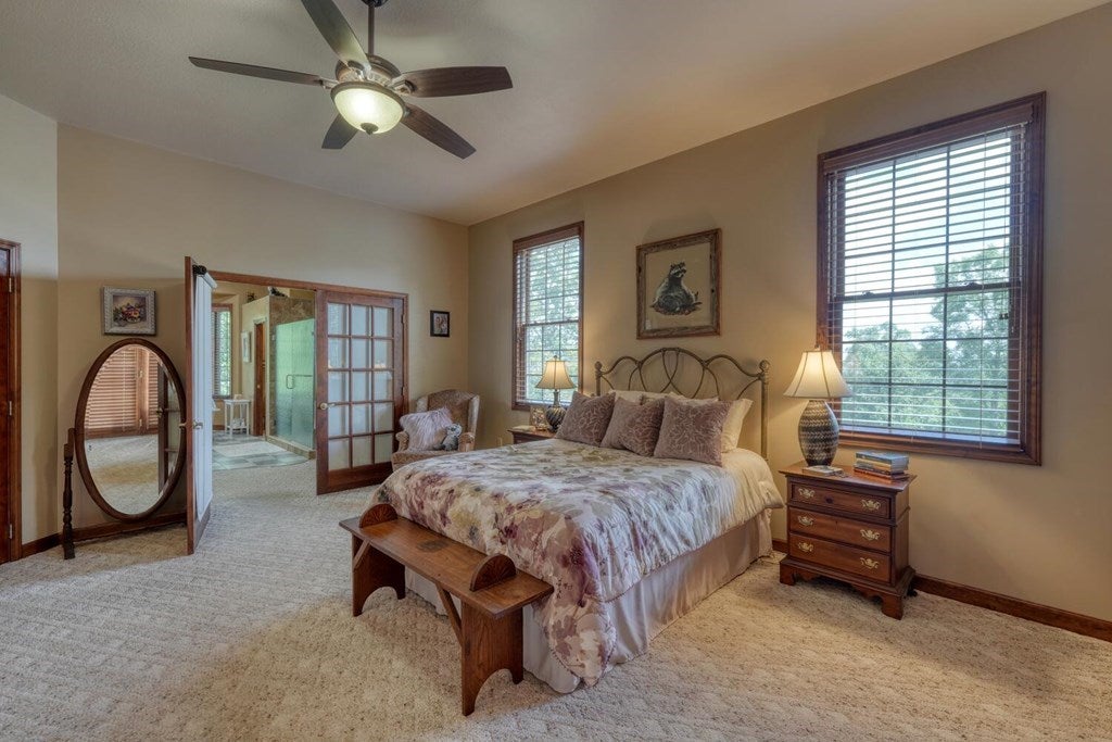 Murphy, North Carolina, 28906, United States, 3 Bedrooms Bedrooms, ,2 BathroomsBathrooms,Residential,For Sale,1926977