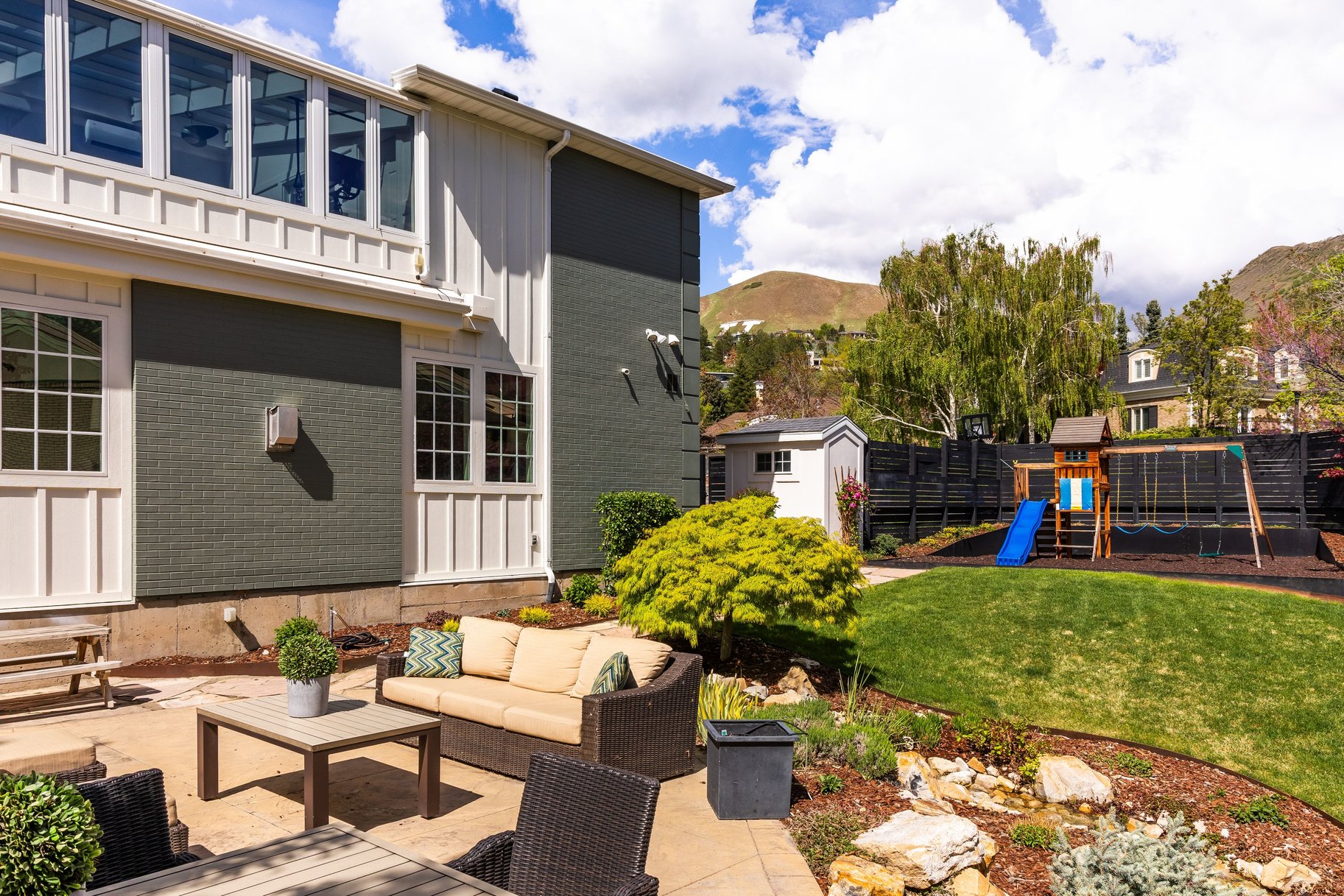  BEAUTIFULLY UPDATED FEDERAL HEIGHTS TWO STORY HOME - 物件實景