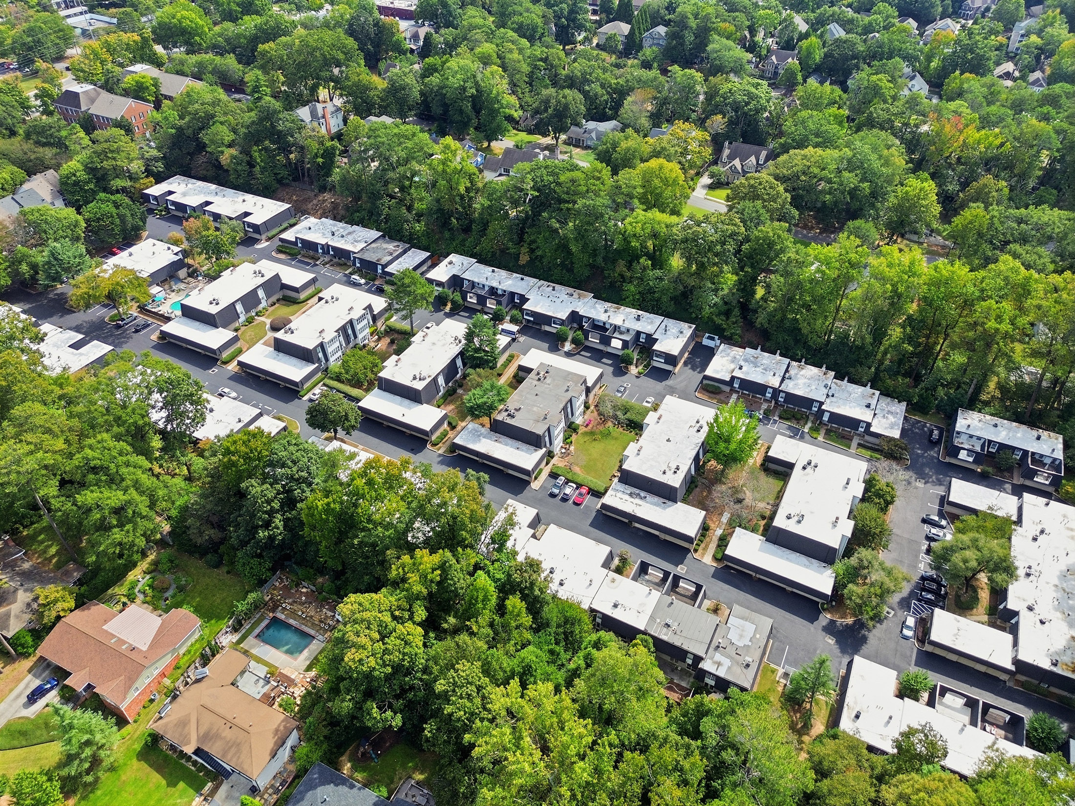  Tucked within The Cloisters in Sandy Springs - 物件實景