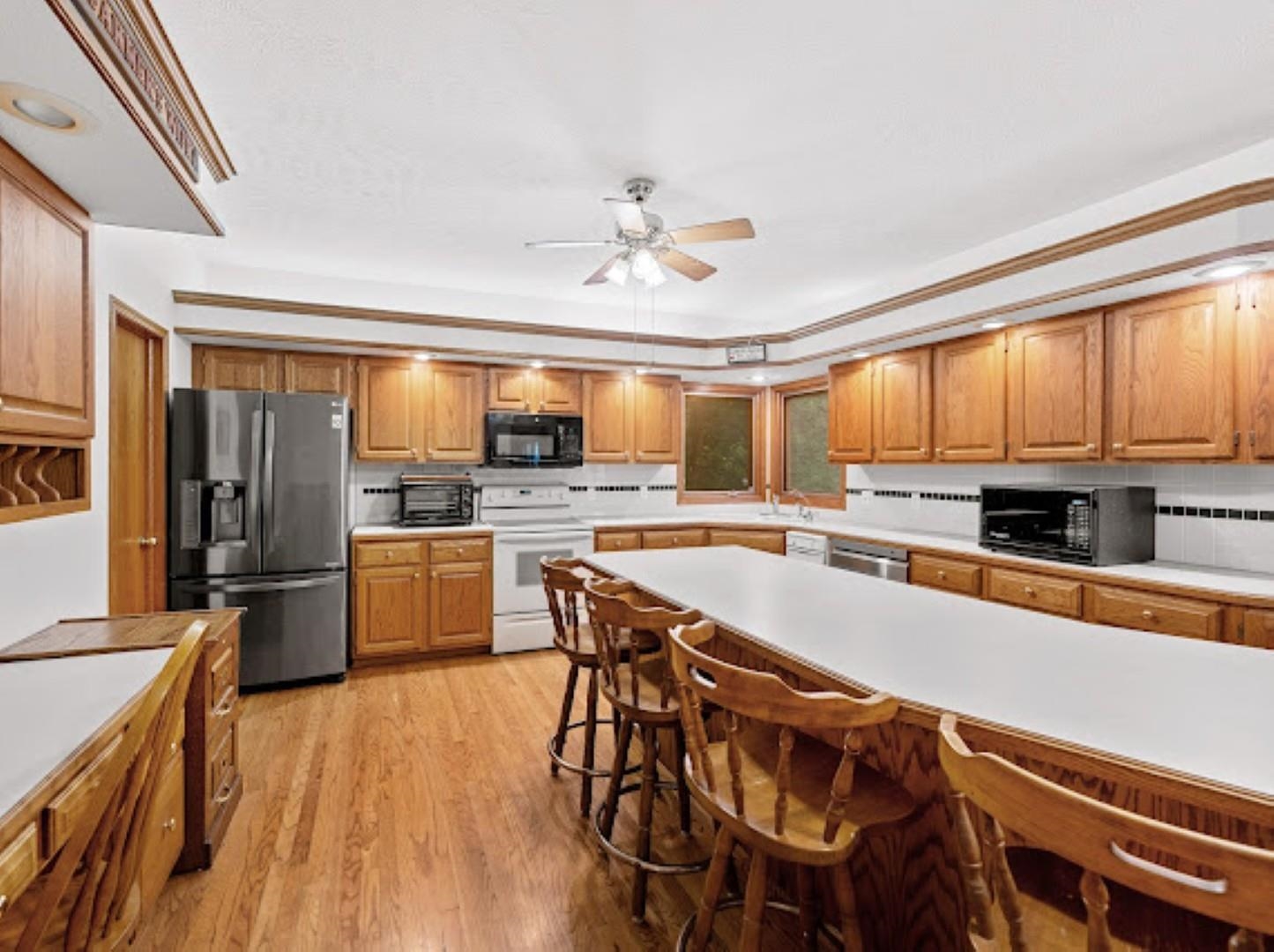 Salina, Kansas, 67401, United States, 4 Bedrooms Bedrooms, ,4 BathroomsBathrooms,Residential,For Sale,1932172