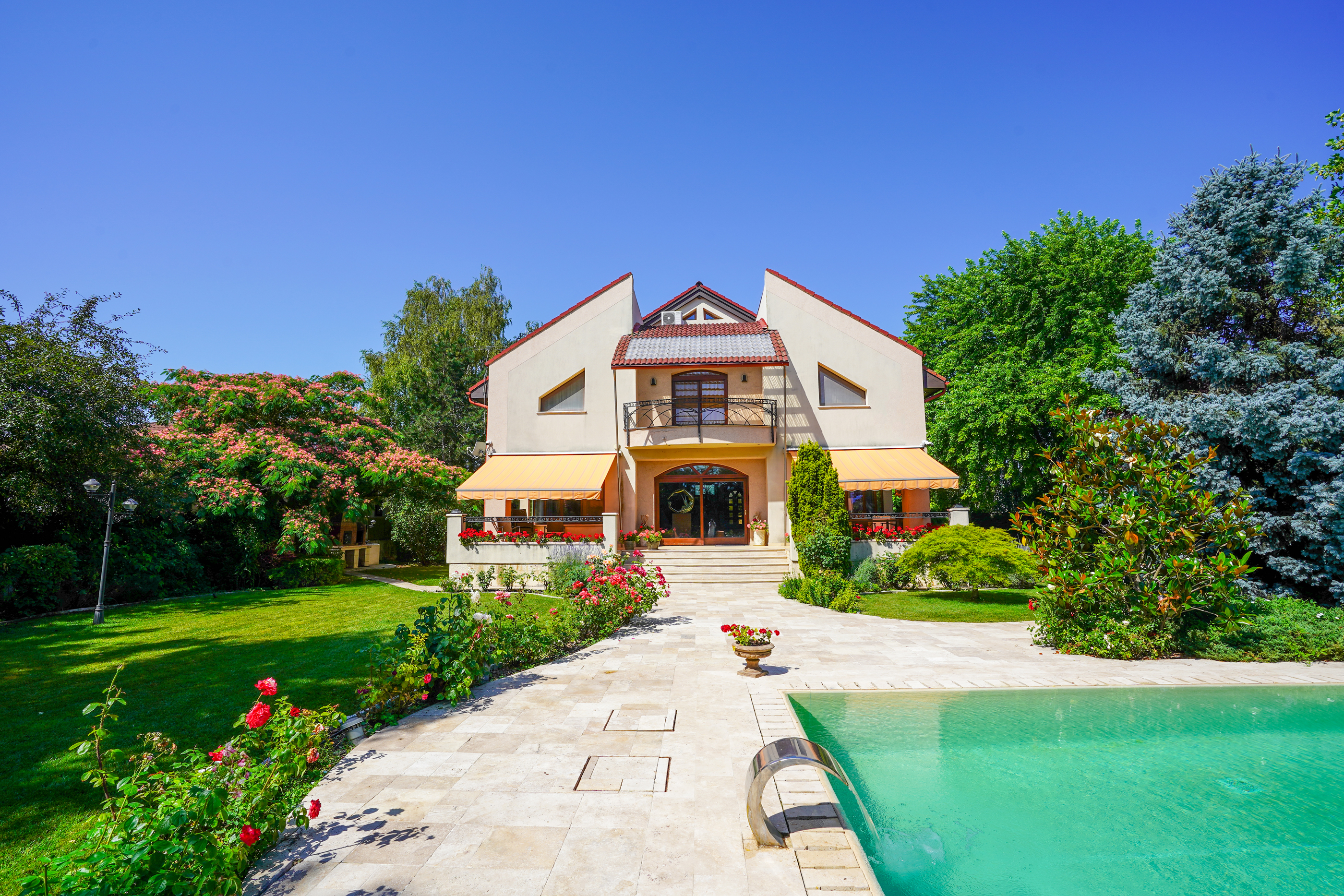  Secluded Villa with Expansive Garden & Pool in Corbeanca - 物件實景