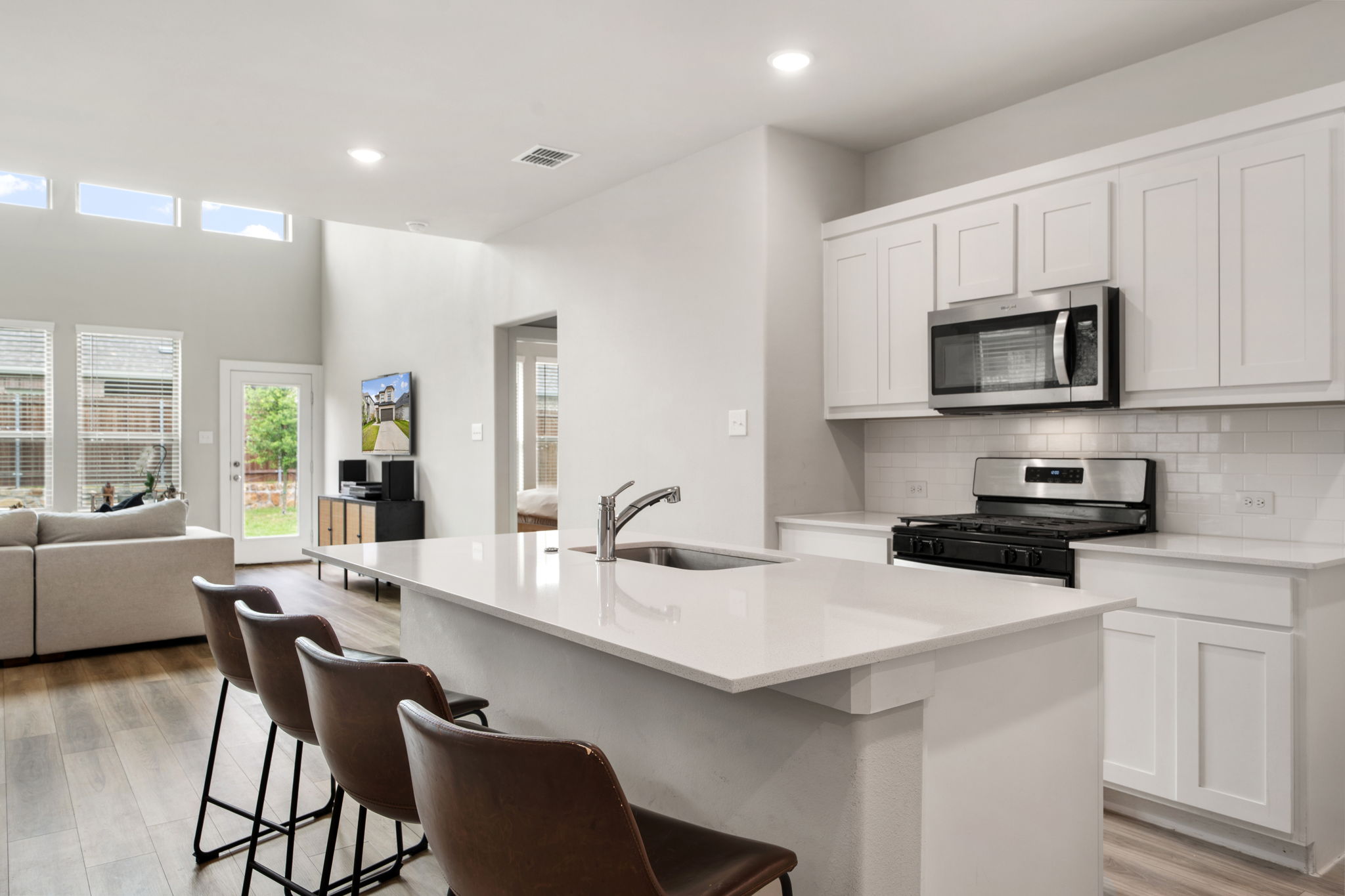  High Ceilings, Natural Light, and Modern Elegance in McKinney ISD - 物件實景