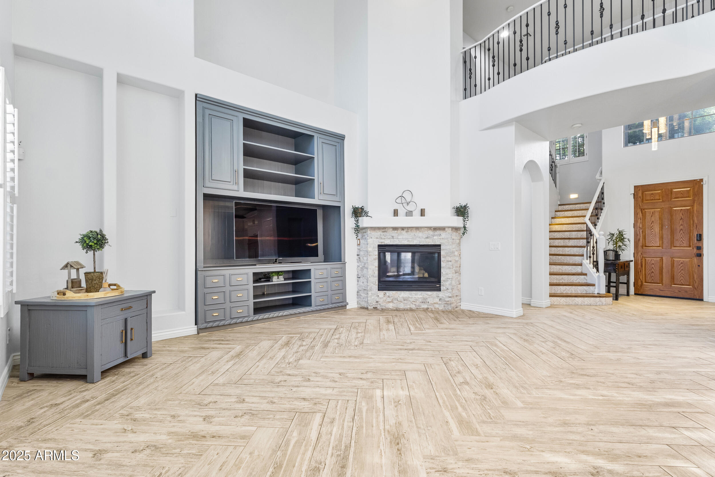 Phoenix, Arizona, 85050, United States, 5 Bedrooms Bedrooms, ,Residential,For Sale,1949706