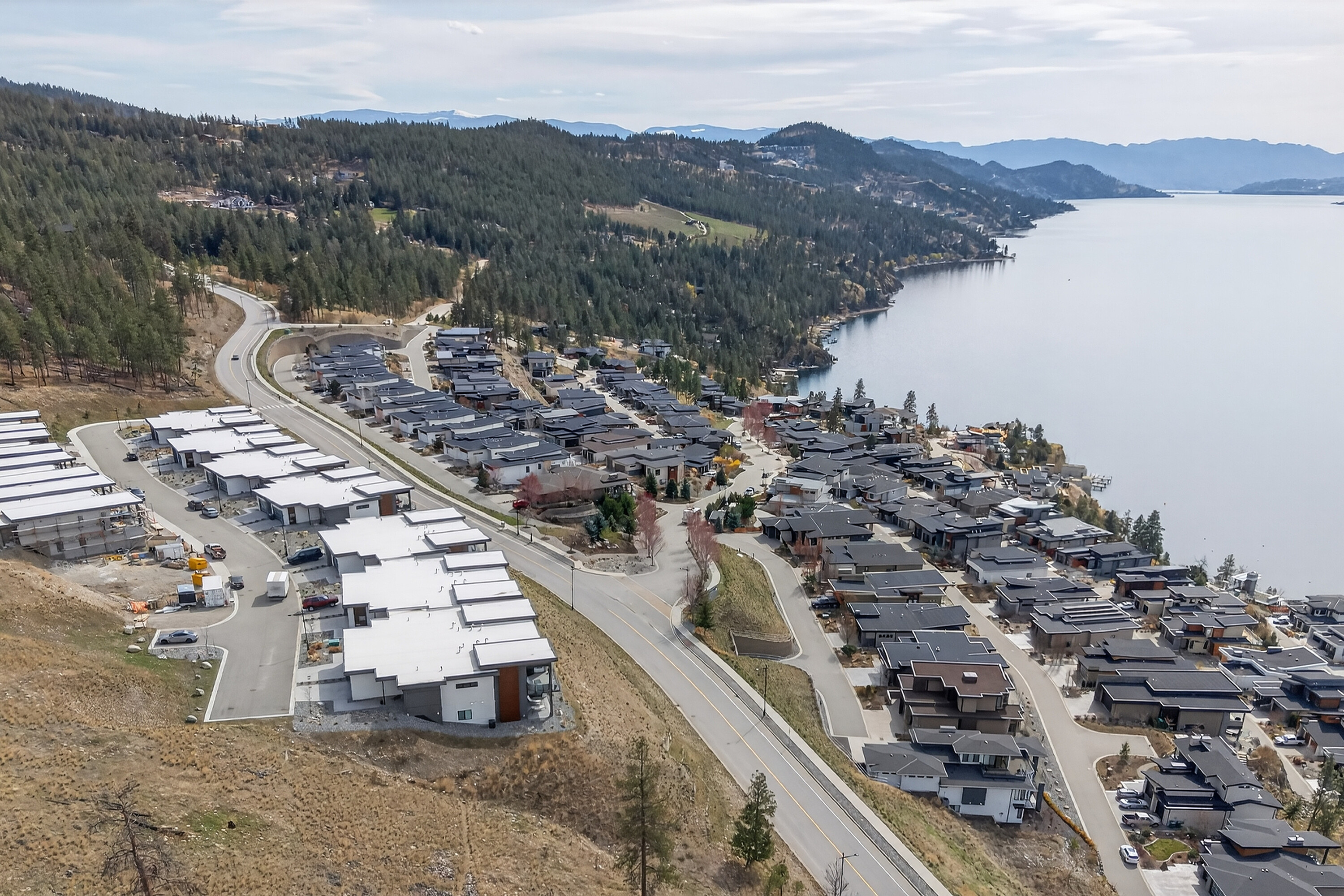  Elevated Lake Country Living - 物件實景