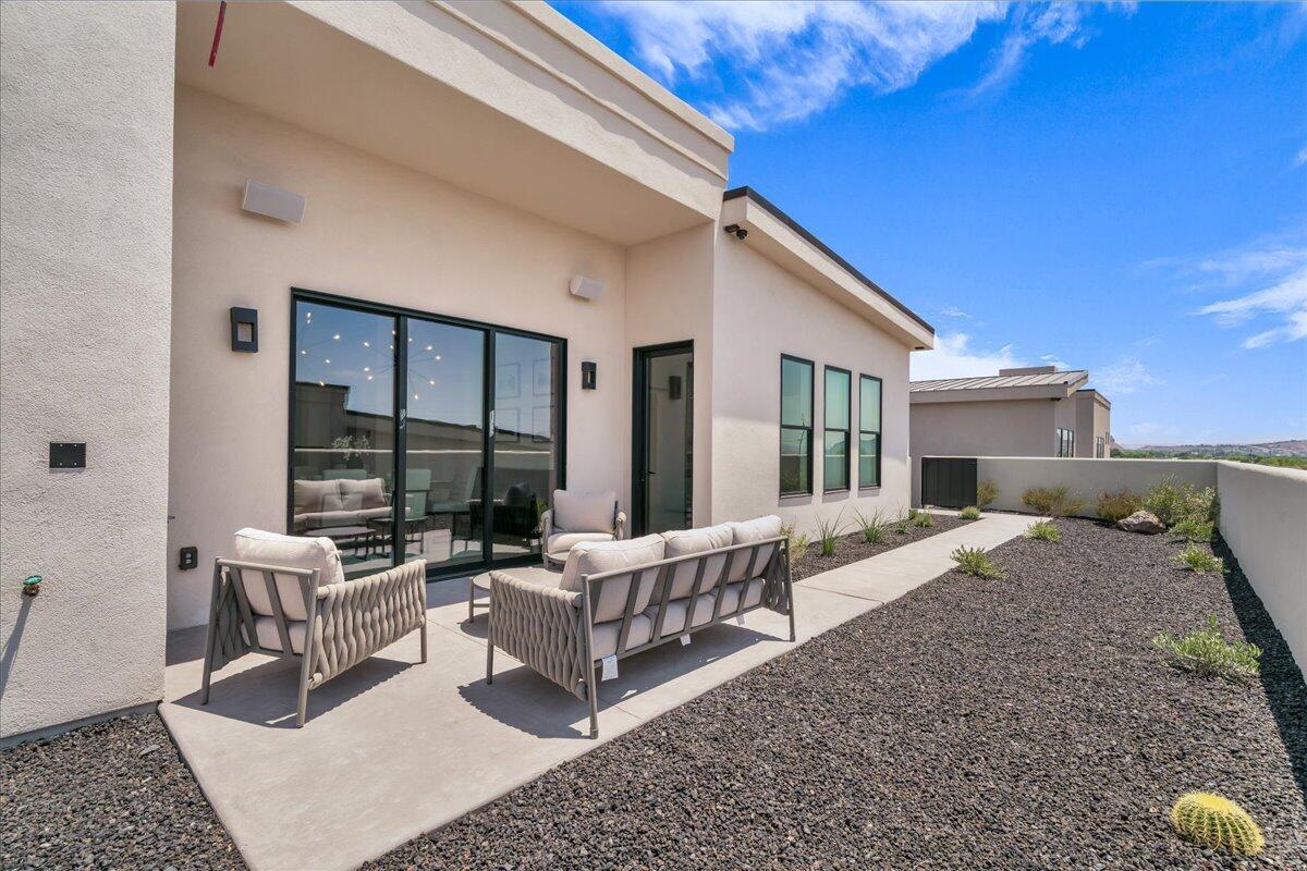 Santa Clara, Utah, 84765, United States, 3 Bedrooms Bedrooms, ,4 BathroomsBathrooms,Residential,For Sale,1904284