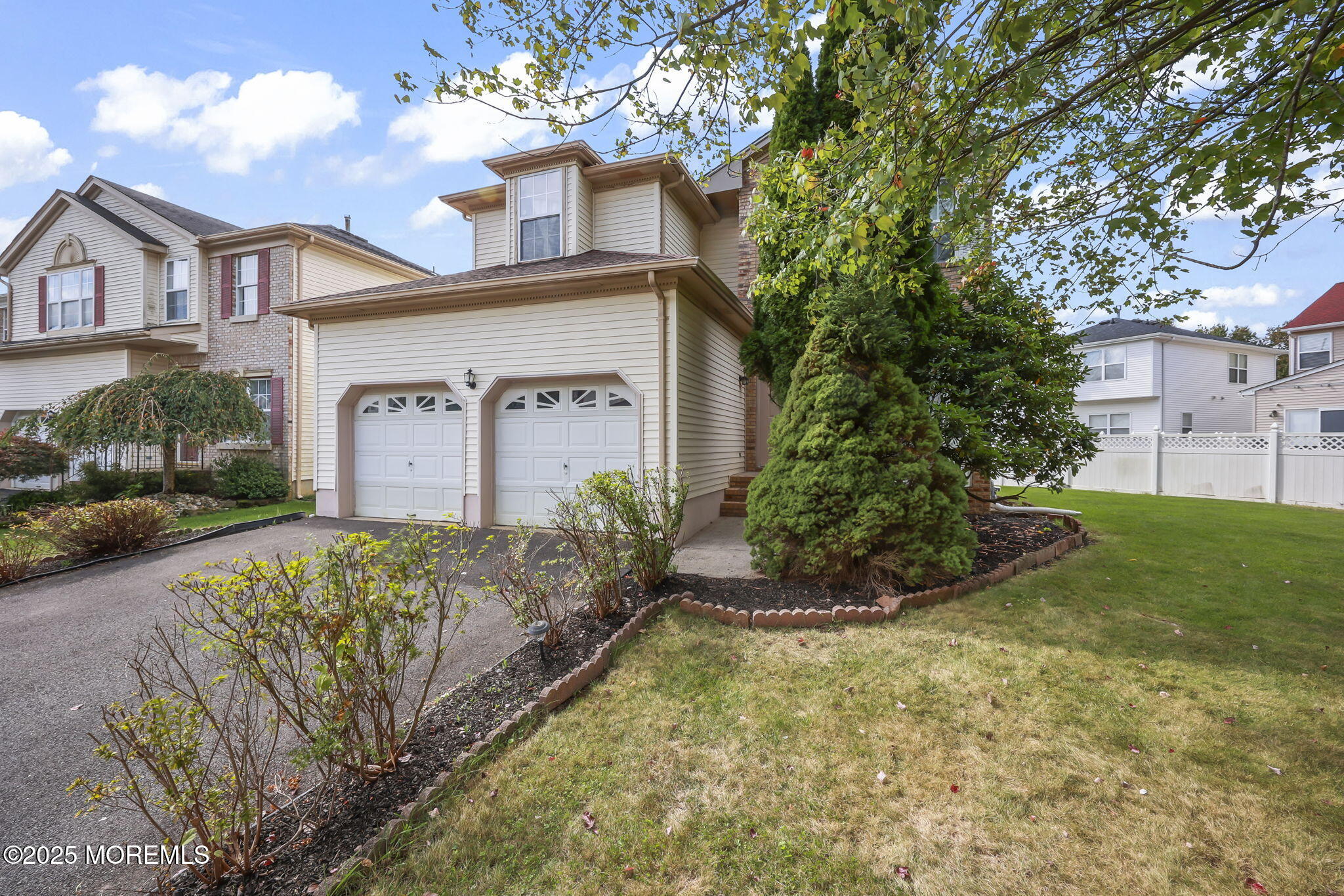 Marlboro, New Jersey, 07746, United States, 4 Bedrooms Bedrooms, ,3 BathroomsBathrooms,Residential,For Sale,1975668