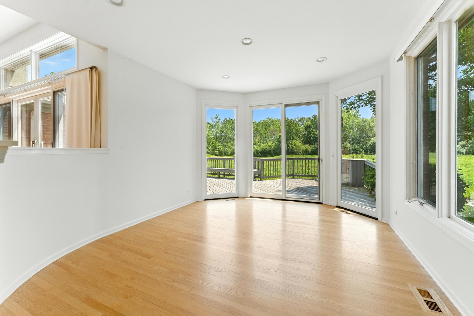 Highland Park, Illinois, 60035, United States, 4 Bedrooms Bedrooms, ,3 BathroomsBathrooms,Residential,For Sale,1912097