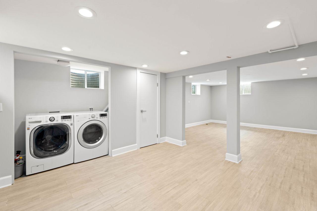 Des Plaines, Illinois, 60016, United States, 4 Bedrooms Bedrooms, ,2 BathroomsBathrooms,Residential,For Sale,1826836