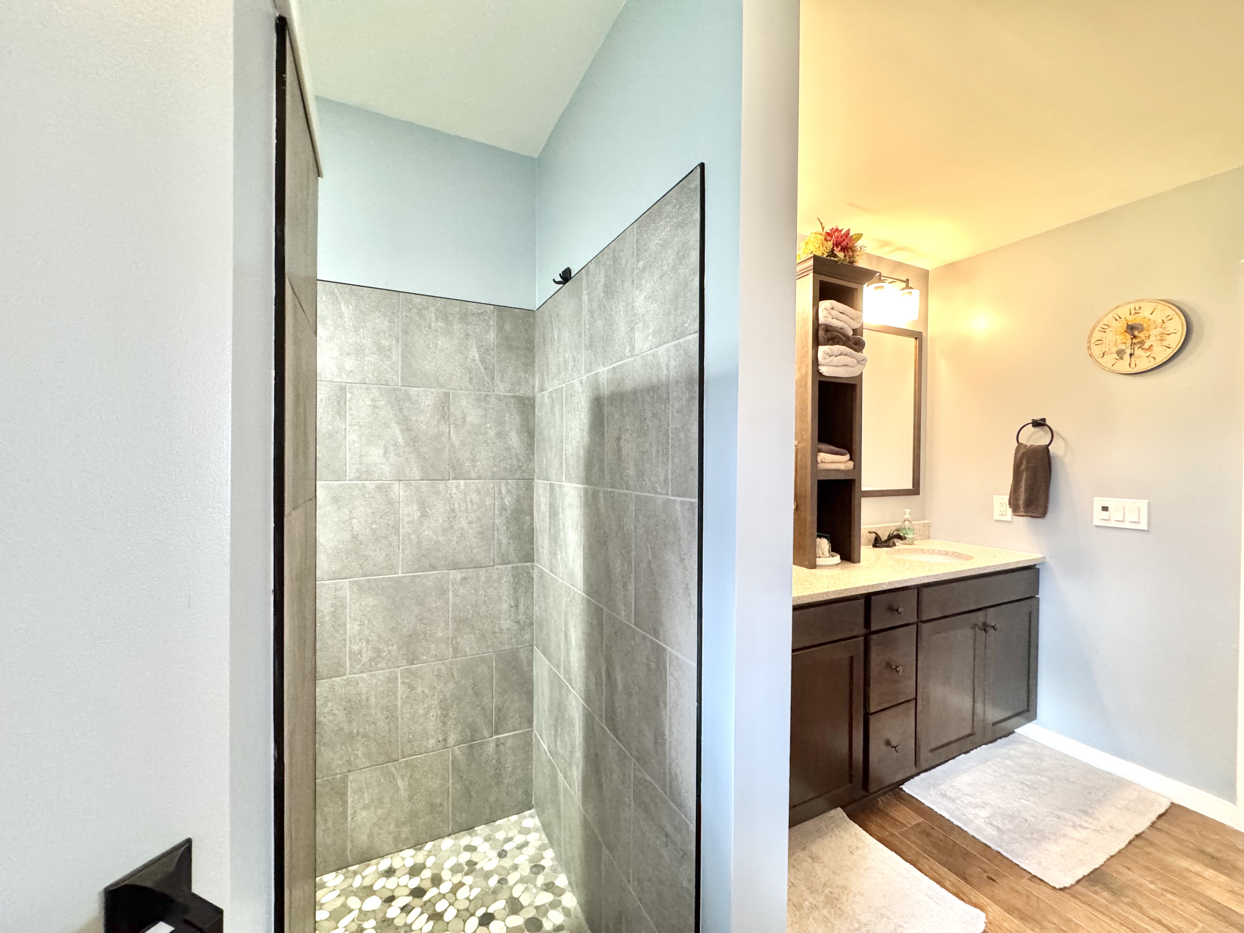 Athens, New York, 12015, United States, 3 Bedrooms Bedrooms, ,3 BathroomsBathrooms,Residential,For Sale,1995415