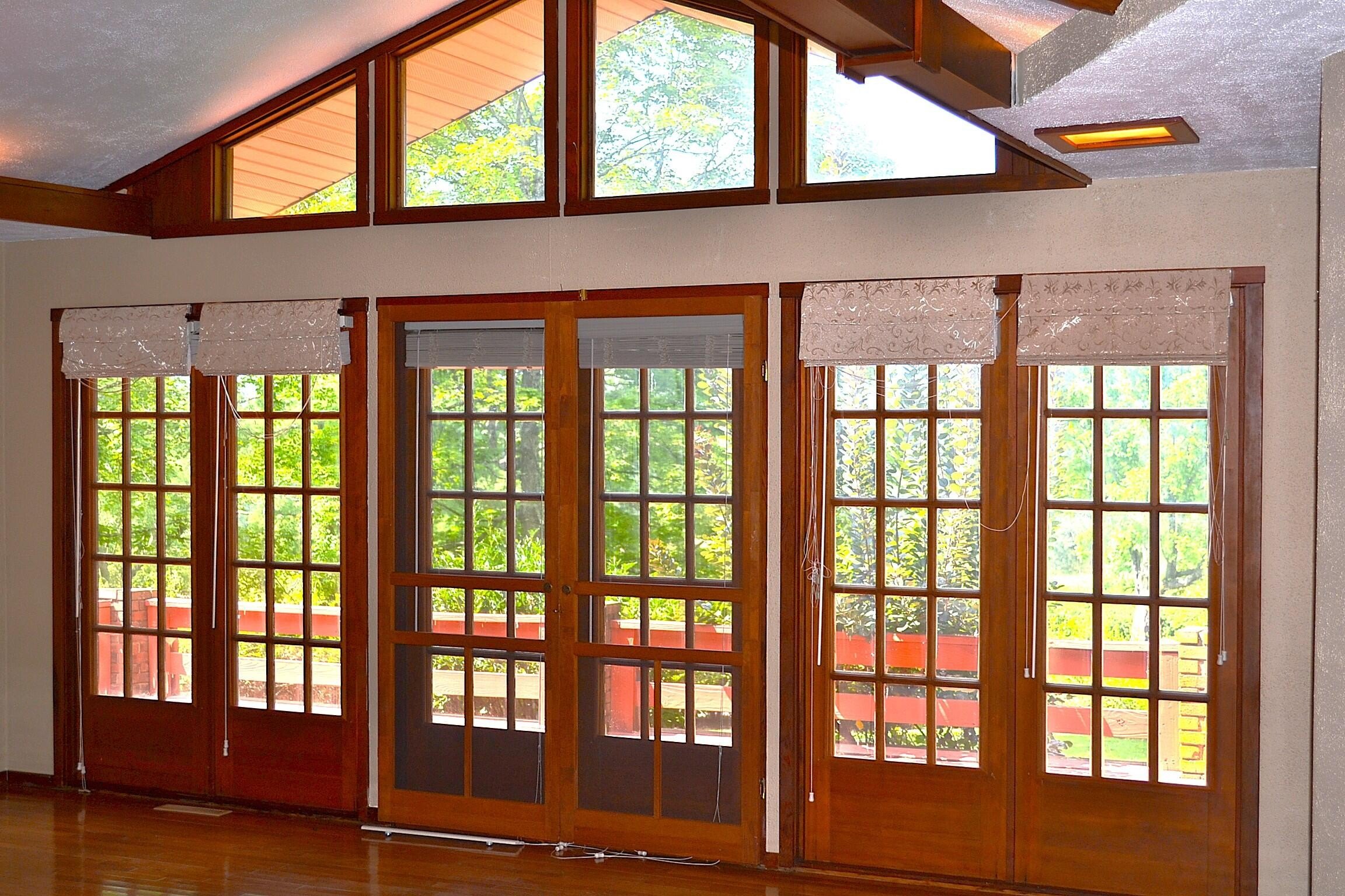 Lewisburg, West Virginia, 24901, United States, 6 Bedrooms Bedrooms, ,3 BathroomsBathrooms,Residential,For Sale,1940620