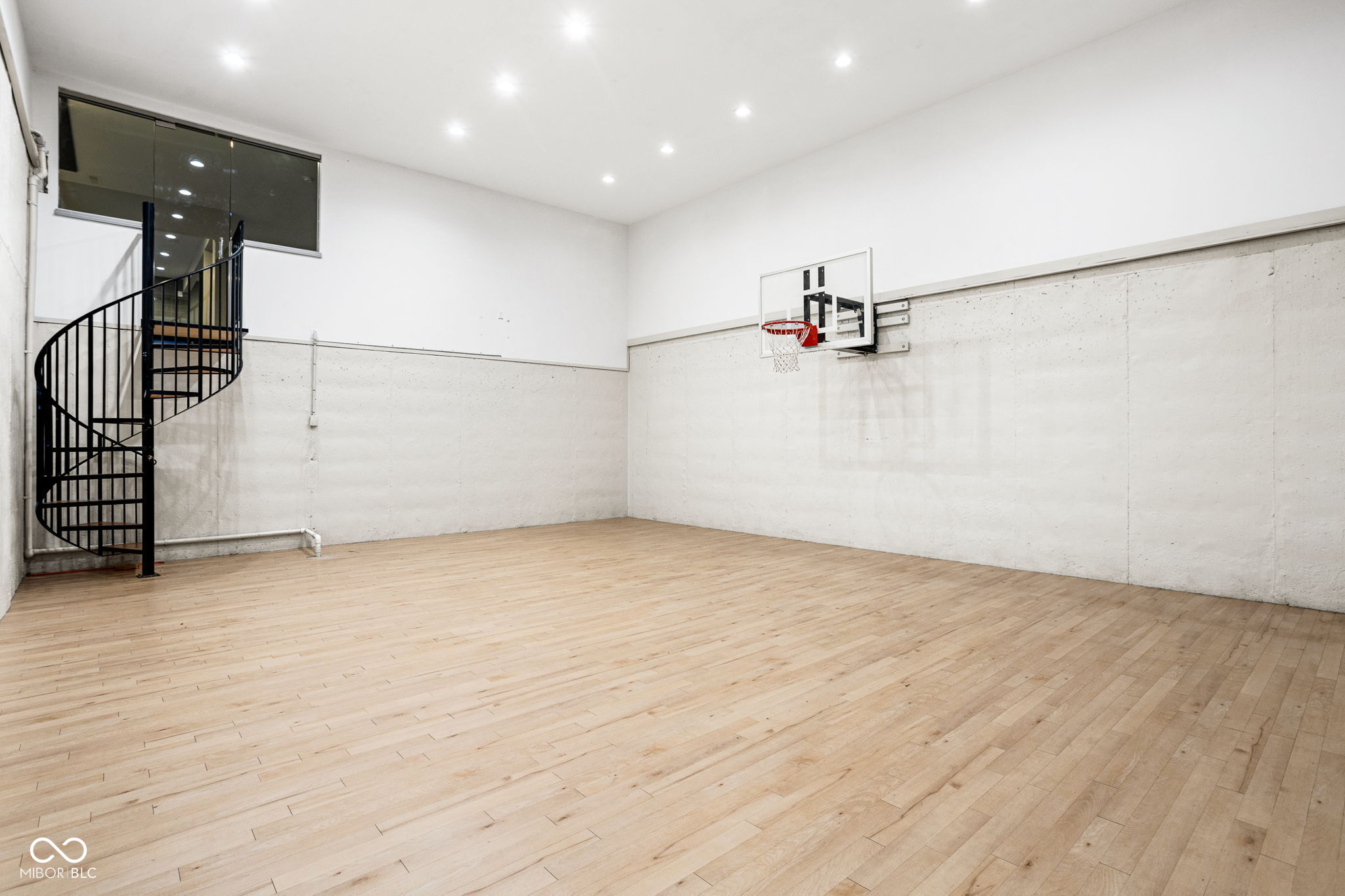 Indianapolis, Indiana, 46226, United States, 6 Bedrooms Bedrooms, ,7 BathroomsBathrooms,Residential,For Sale,1998001