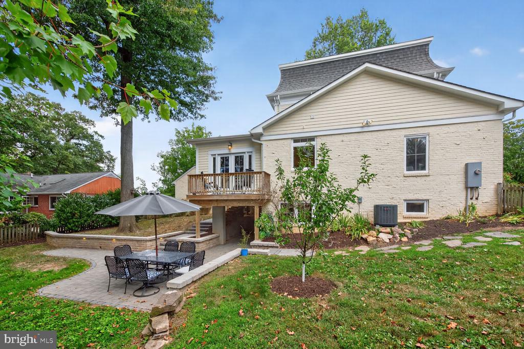 Arlington, Virginia, 22213, United States, 5 Bedrooms Bedrooms, ,5 BathroomsBathrooms,Residential,For Sale,1982488