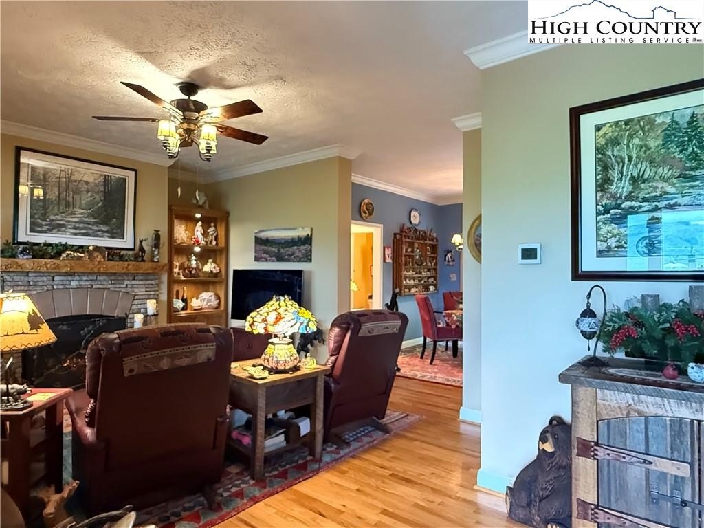 Elk Park, North Carolina, 28622, United States, 3 Bedrooms Bedrooms, ,3 BathroomsBathrooms,Residential,For Sale,1984406