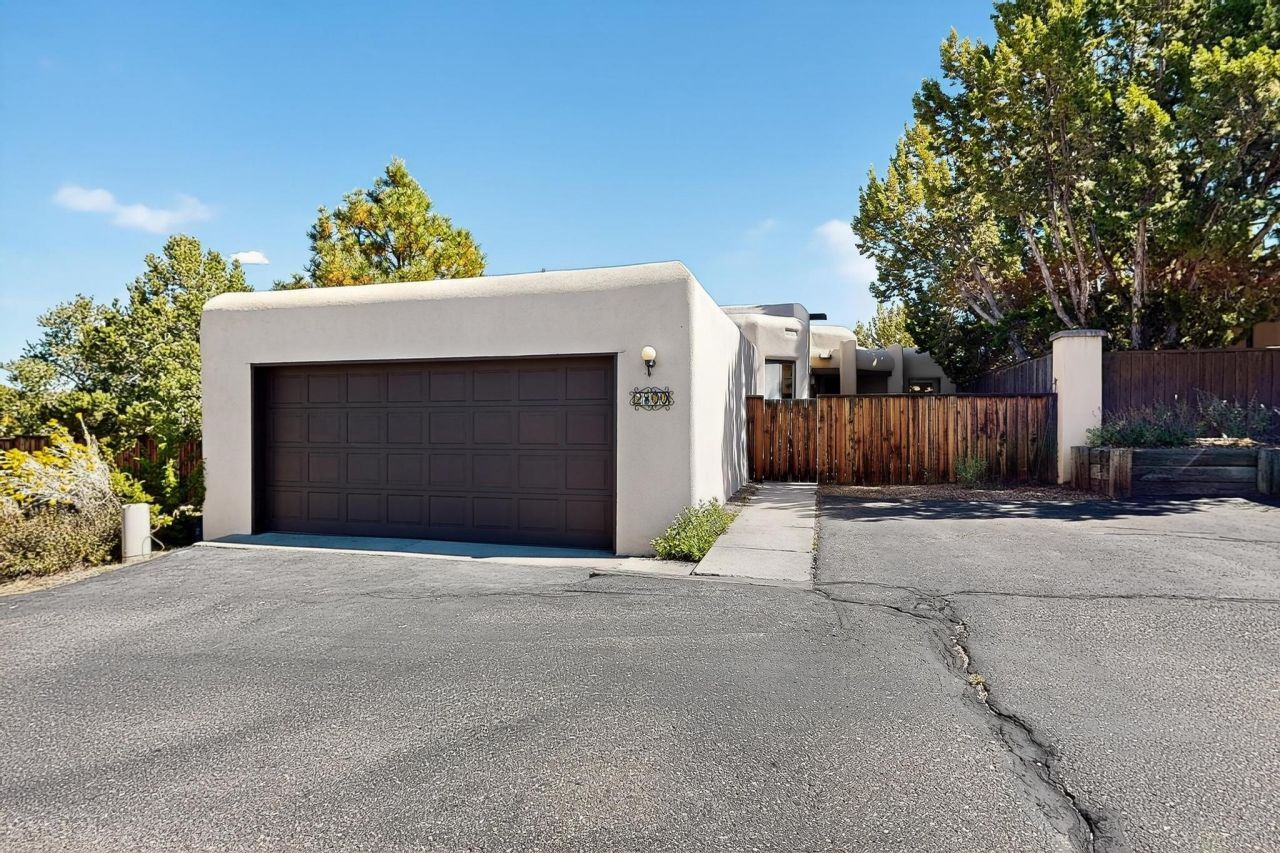 Santa Fe, New Mexico, 87507, United States, 3 Bedrooms Bedrooms, ,2 BathroomsBathrooms,Residential,For Sale,1955311