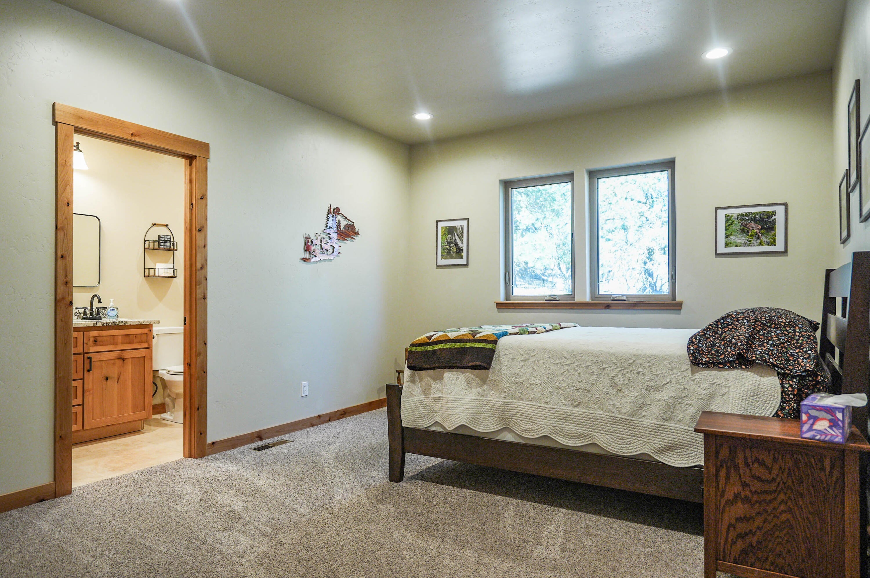 Klamath Falls, Oregon, 97601, United States, 3 Bedrooms Bedrooms, ,4 BathroomsBathrooms,Residential,For Sale,1940970