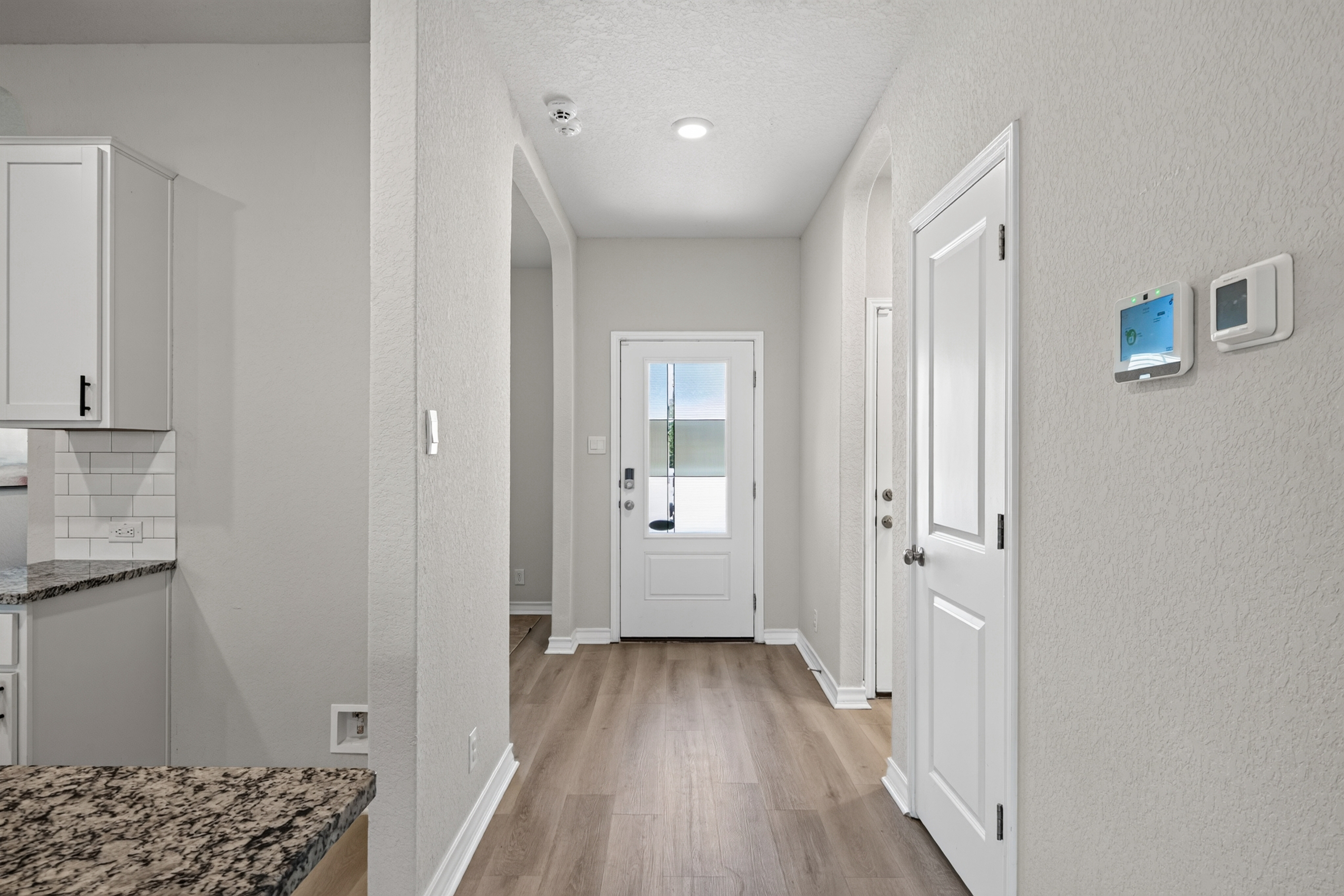  5-Bedroom Move-In Ready - 物件實景