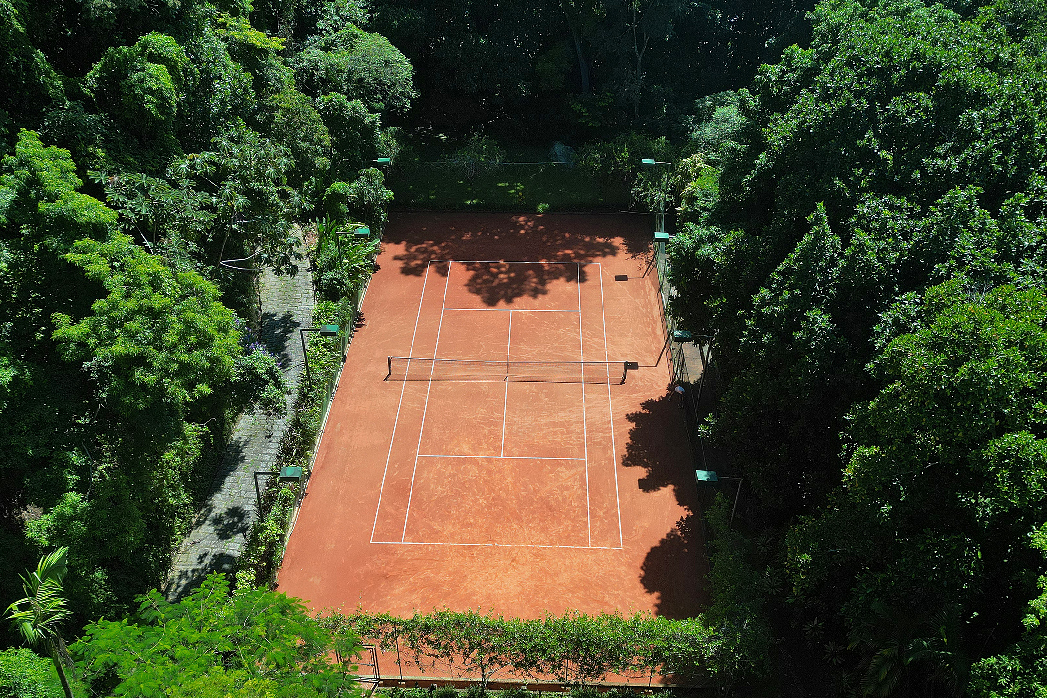  Estate surrounded by greenery with expansive grounds and amenities - 物件實景