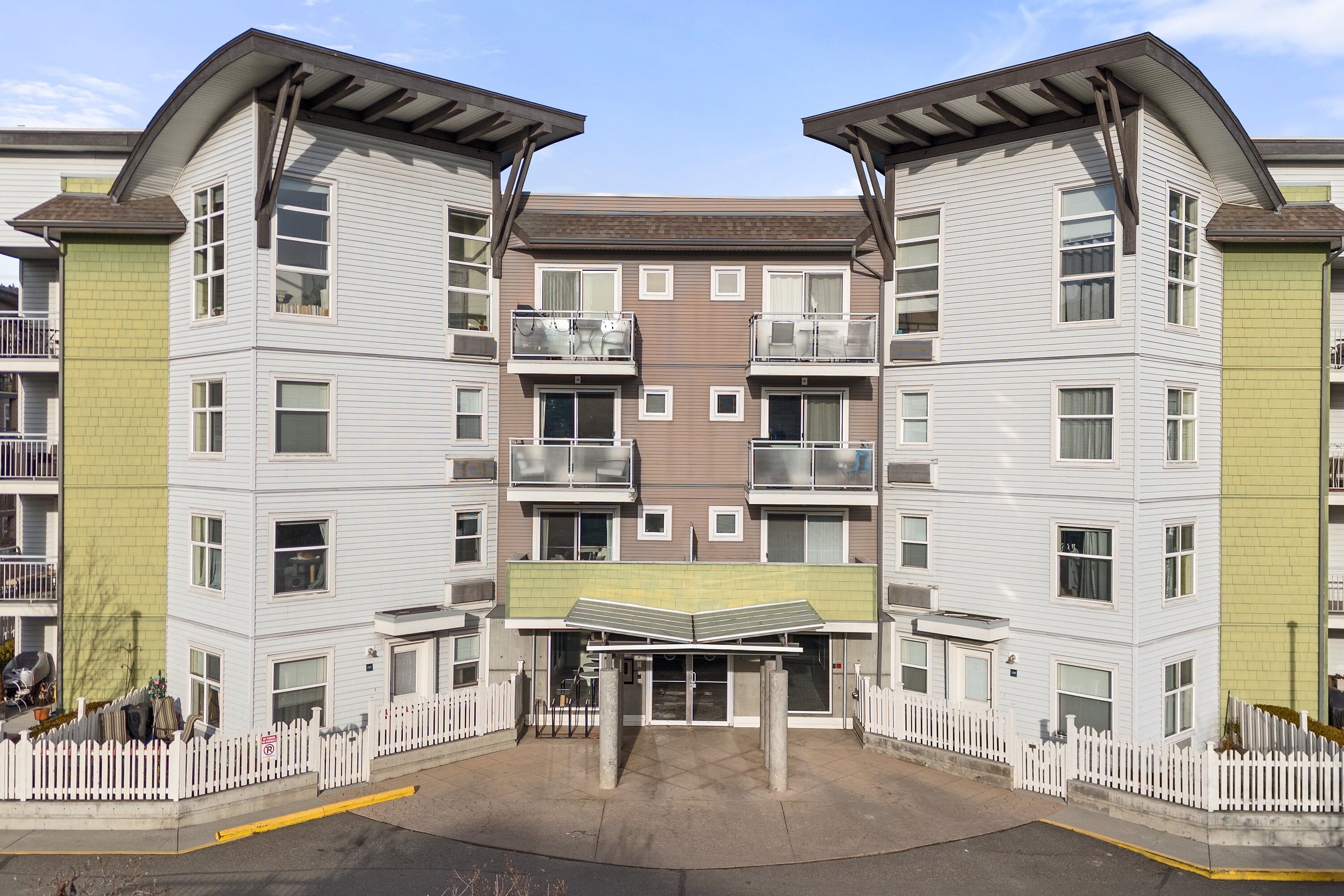  Two Bedroom + Den Apartment - 物件實景
