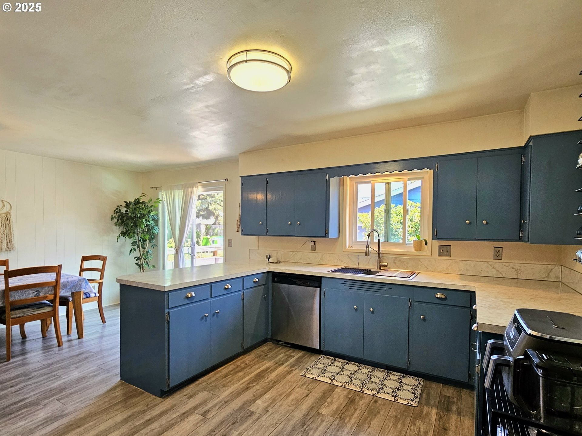 Brookings, Oregon, 97415, United States, 3 Bedrooms Bedrooms, ,3 BathroomsBathrooms,Residential,For Sale,1974179