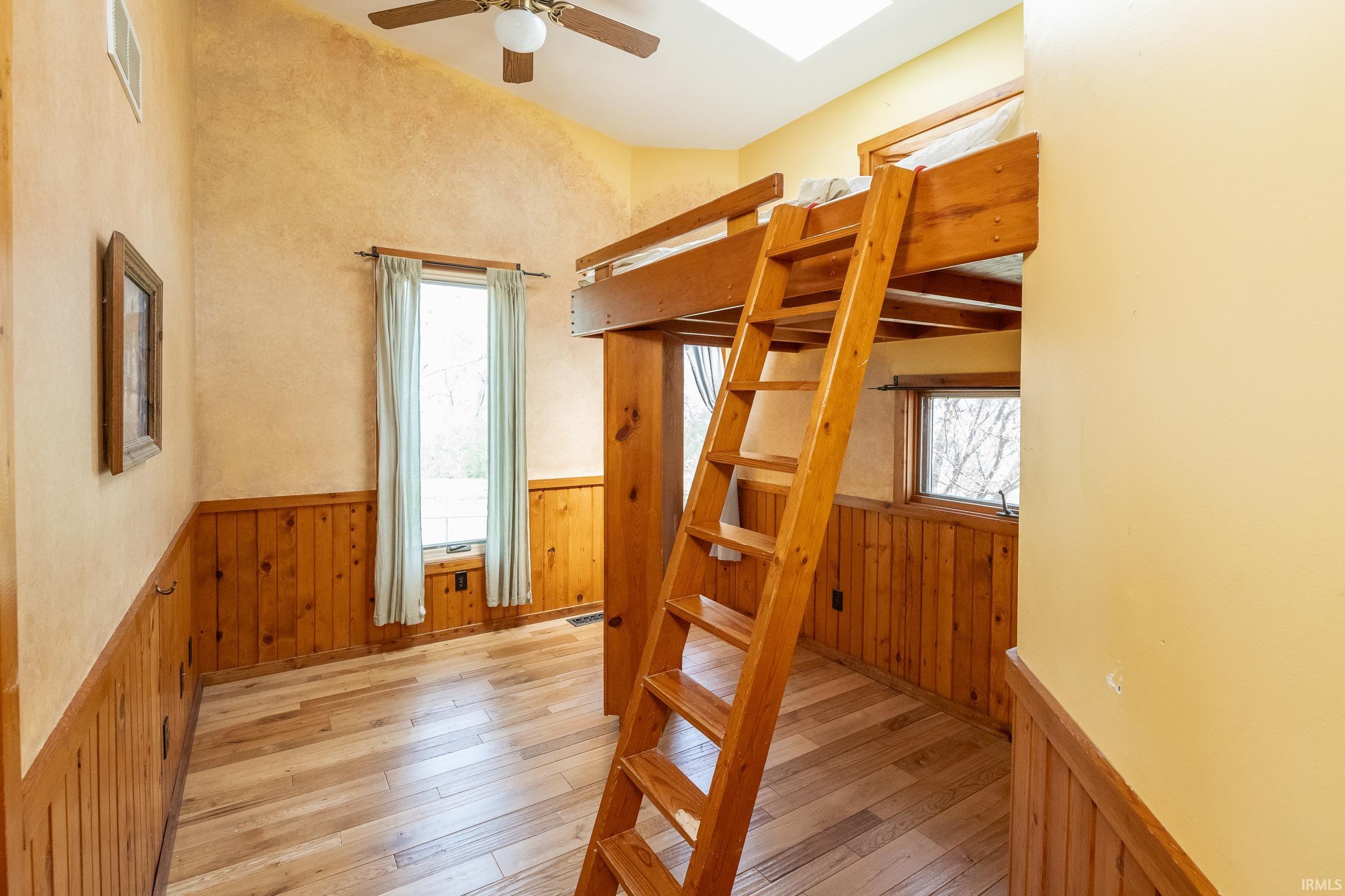 Bloomington, Indiana, 47401, United States, 8 Bedrooms Bedrooms, ,5 BathroomsBathrooms,Residential,For Sale,1988633