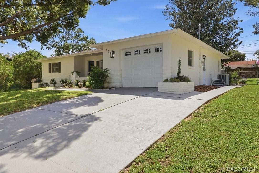 Lee St, Beverly Hills, FL 34465