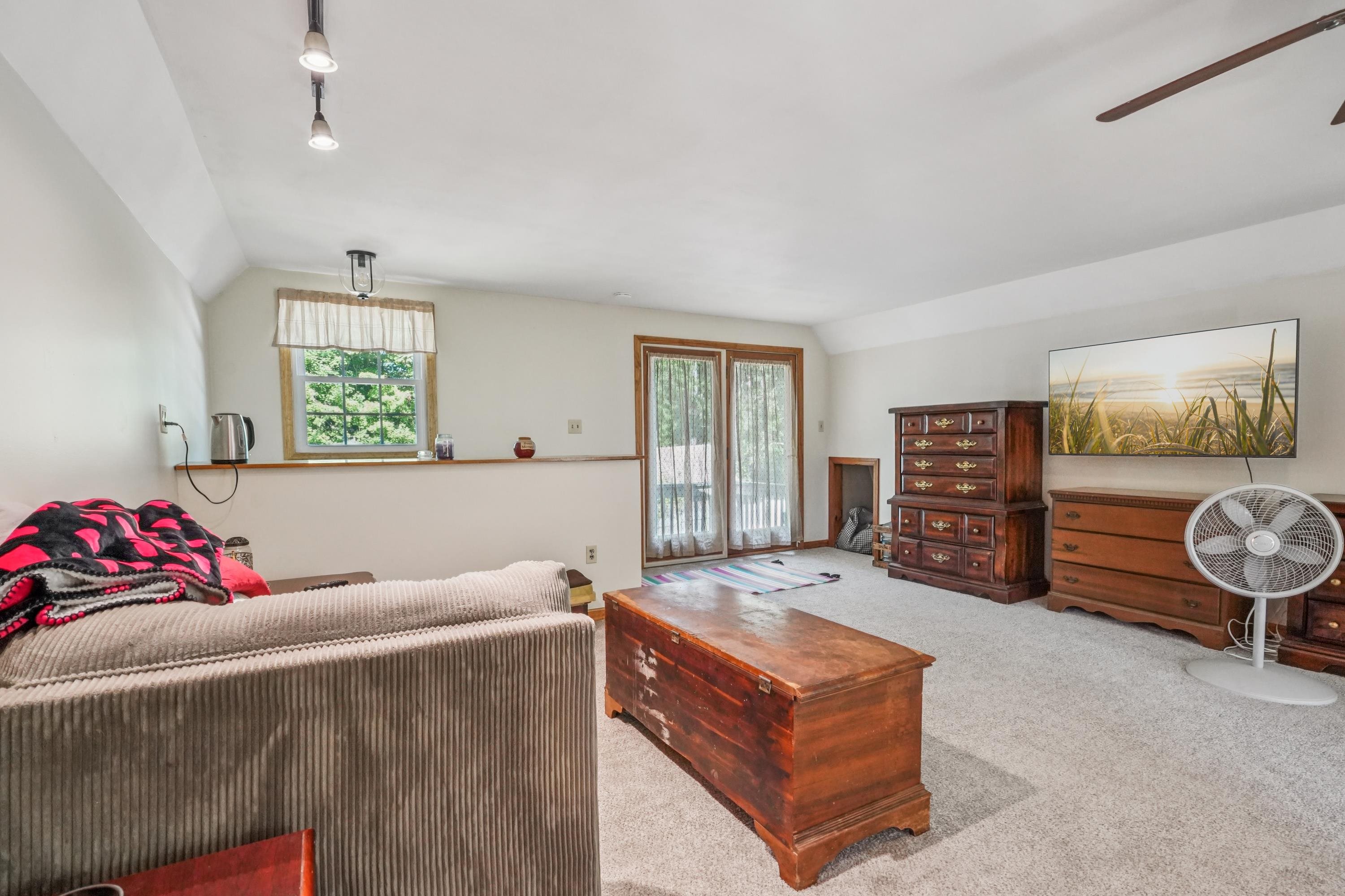 Kingston, New Hampshire, 03848, United States, 3 Bedrooms Bedrooms, ,2 BathroomsBathrooms,Residential,For Sale,1975396