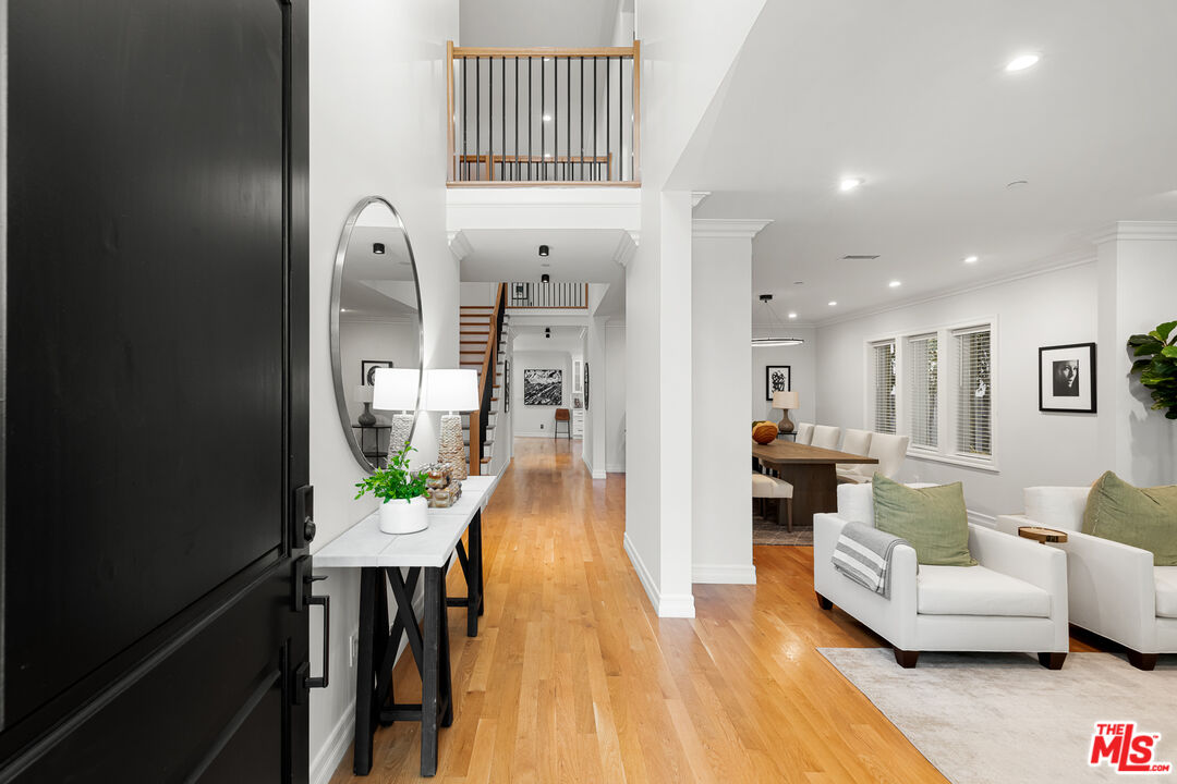 Los Angeles, California, 90046, United States, 5 Bedrooms Bedrooms, ,5 BathroomsBathrooms,Residential,For Sale,1932208
