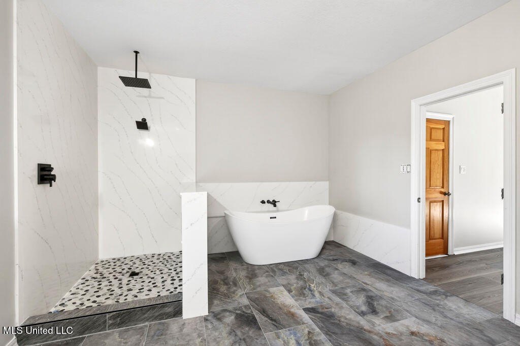 Gulfport, Mississippi, 39503, United States, 5 Bedrooms Bedrooms, ,5 BathroomsBathrooms,Residential,For Sale,2009063